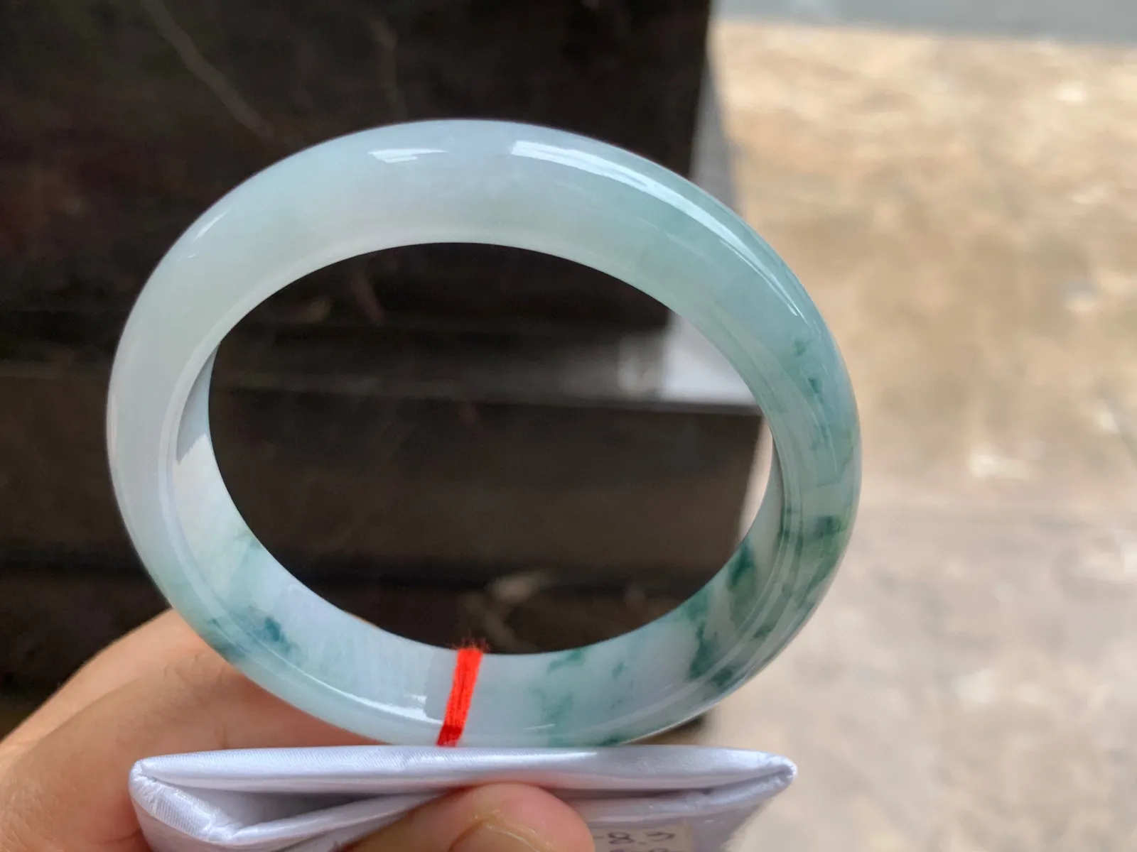 60.5-13-8.5mm
飘花手镯 底子细腻