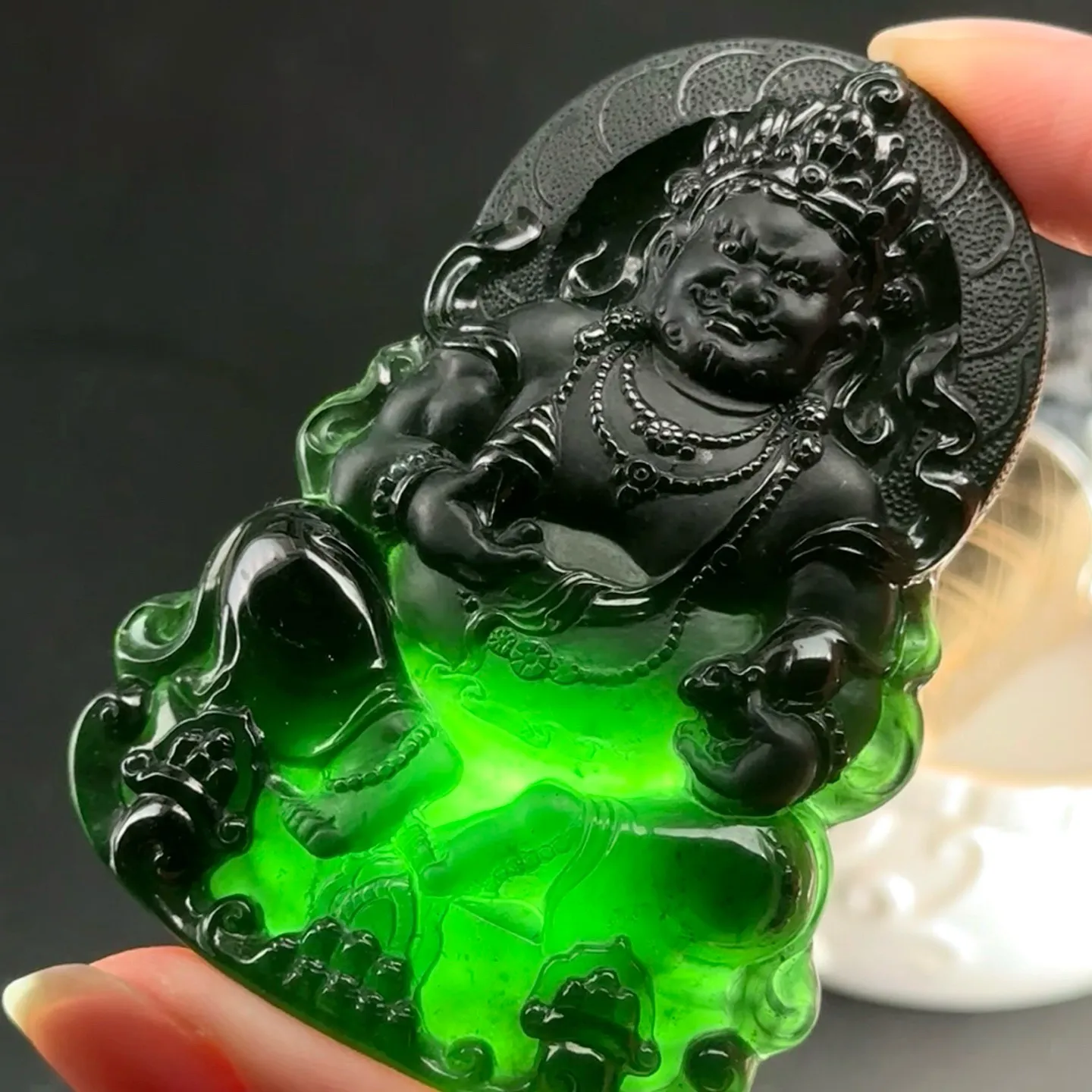 精品墨翠黄财神 种好色正 黑度极好 打灯通透 油性十足