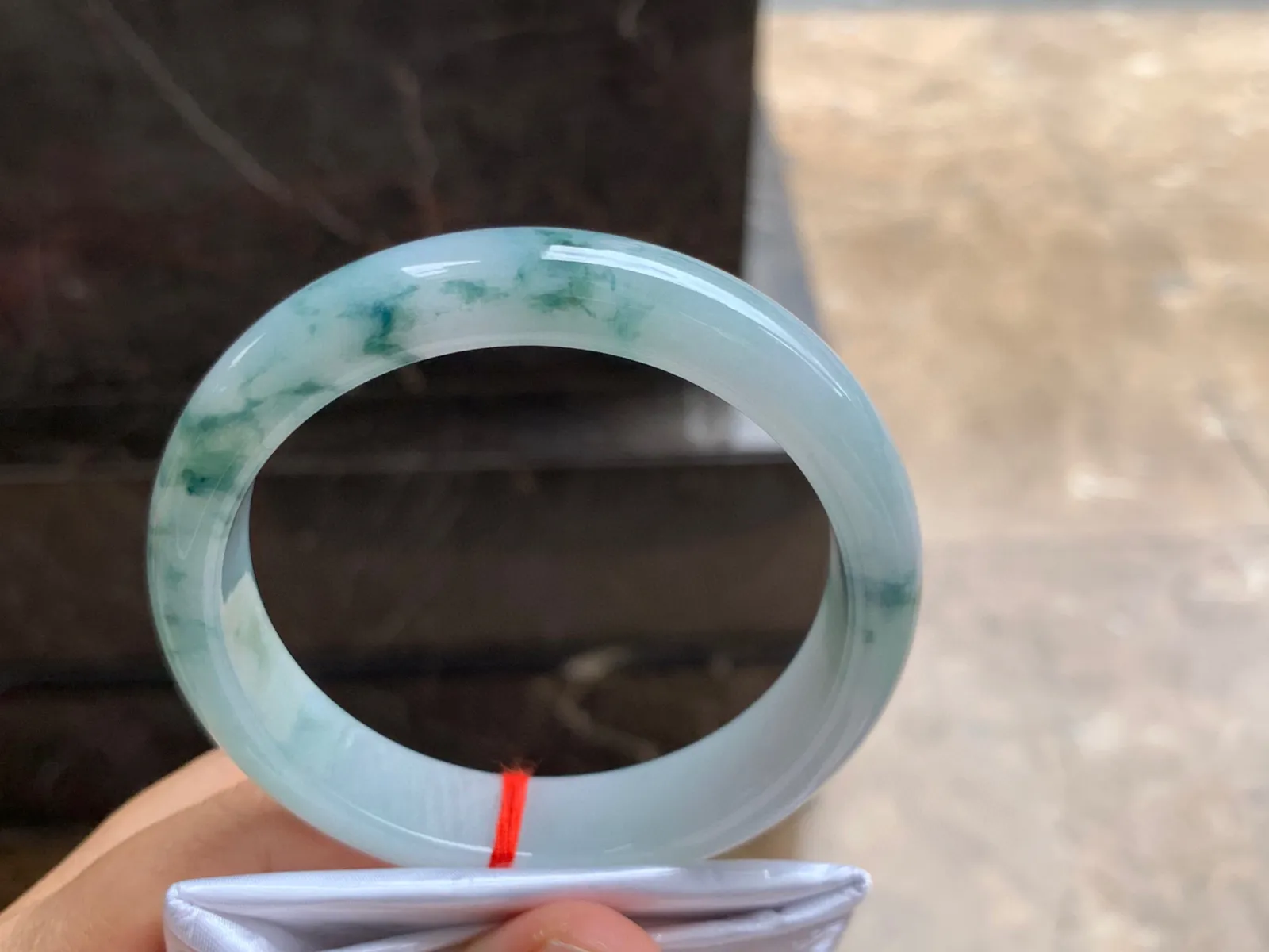 60.5-13-8.5mm
飘花手镯 底子细腻