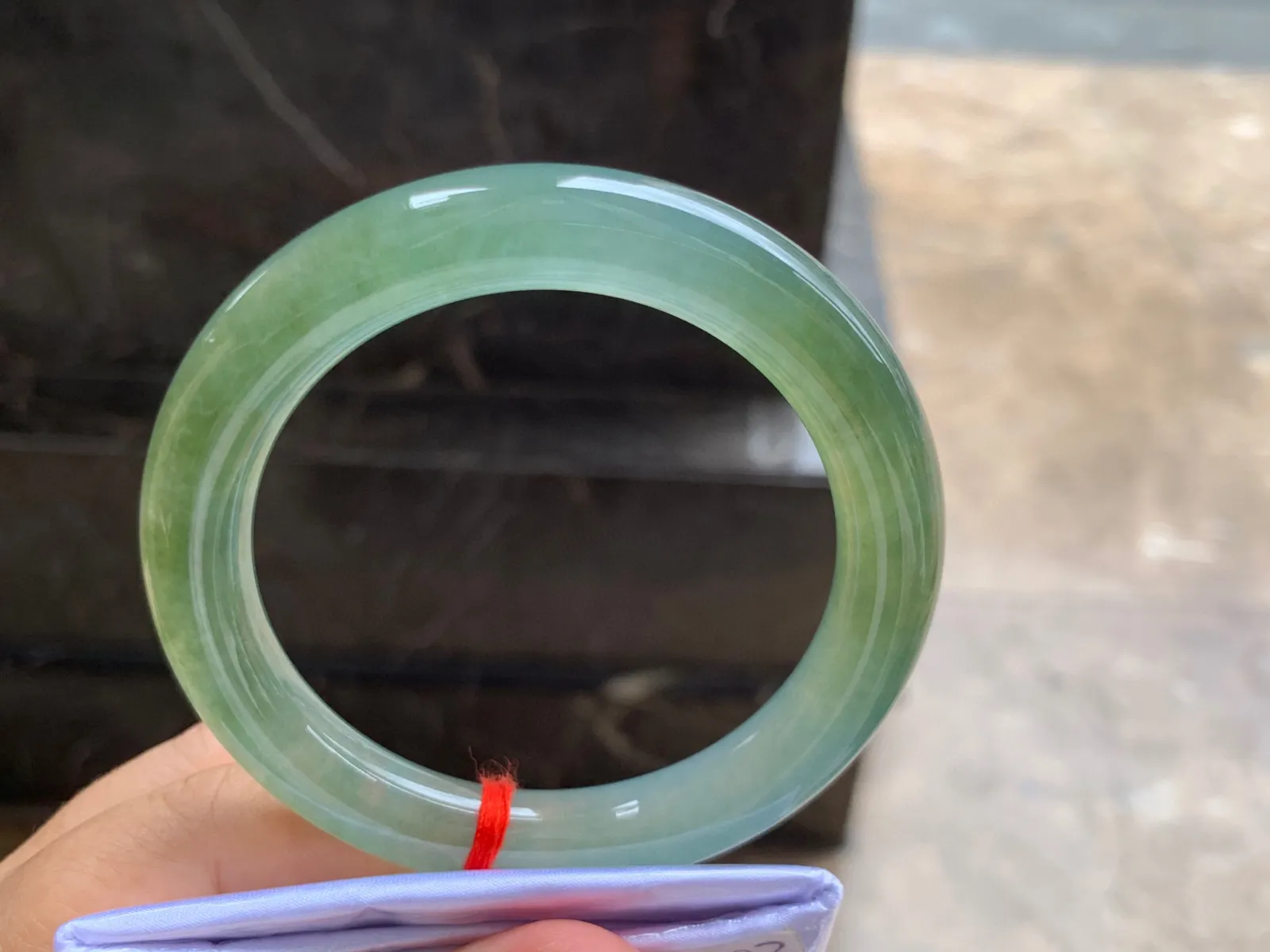 56-10mm
冰种橄榄绿手镯 冰透水润 颜色漂亮独特
