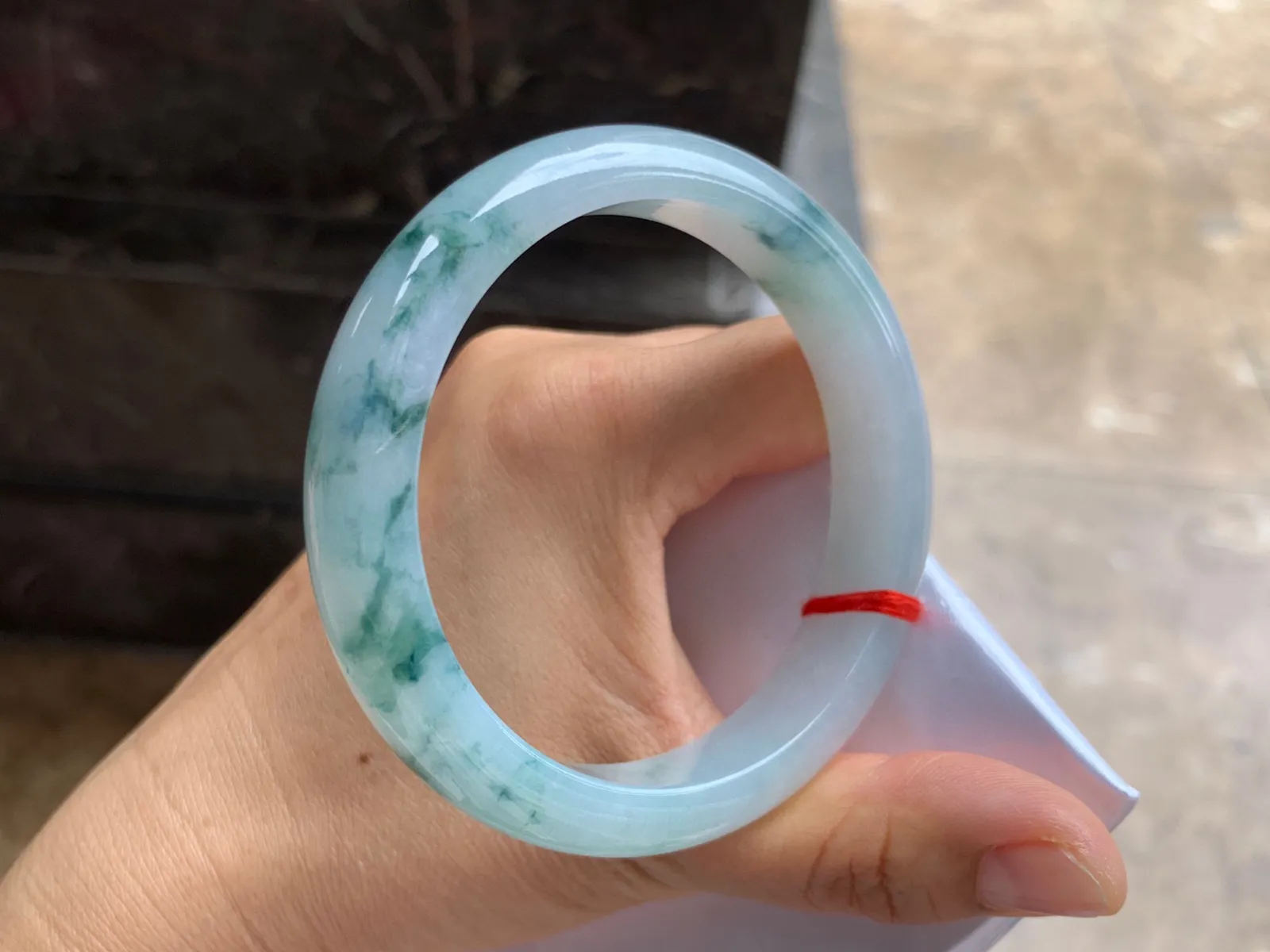 60.5-13-8.5mm
飘花手镯 底子细腻