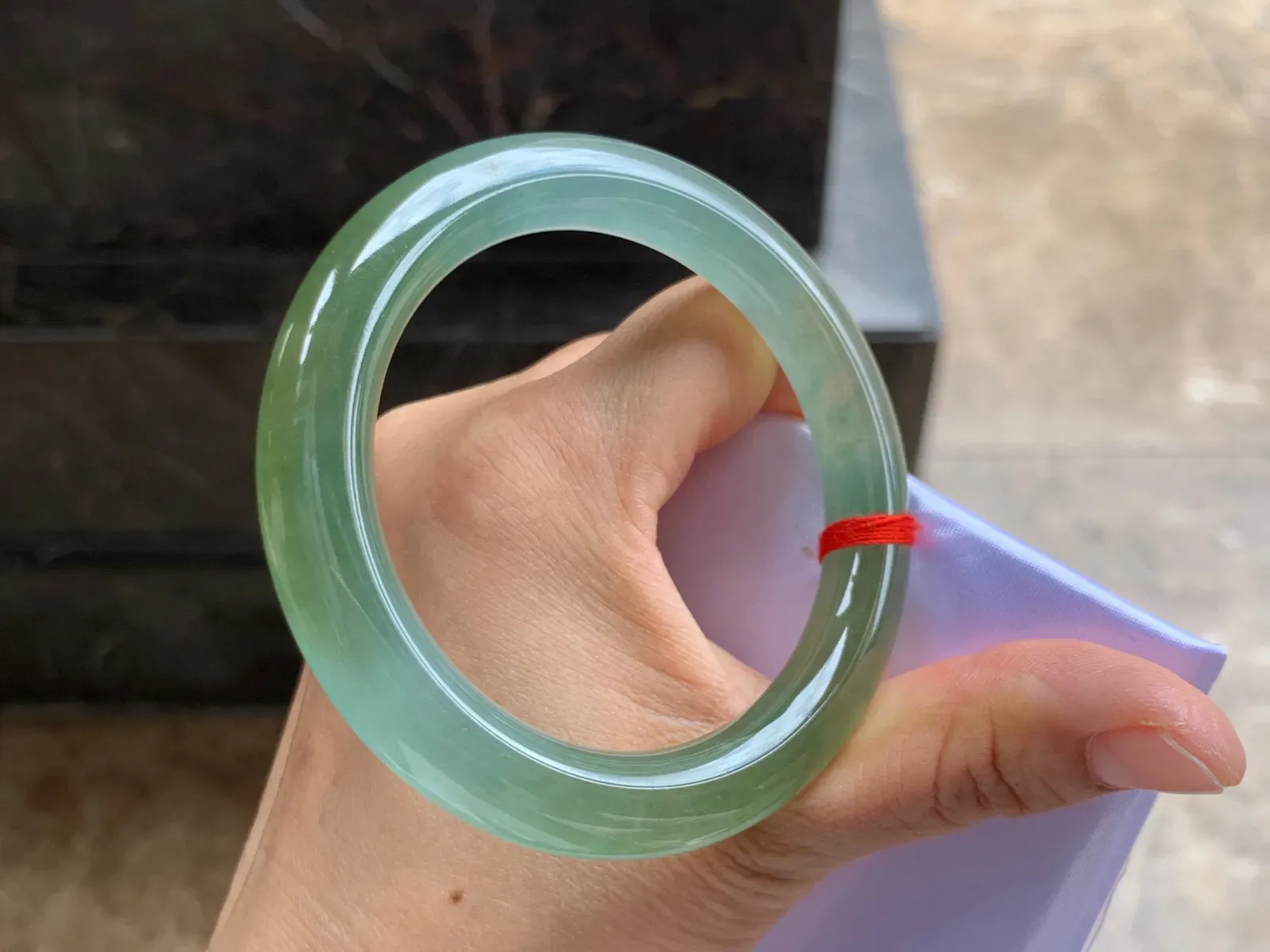 56-10mm
冰种橄榄绿手镯 冰透水润 颜色漂亮独特