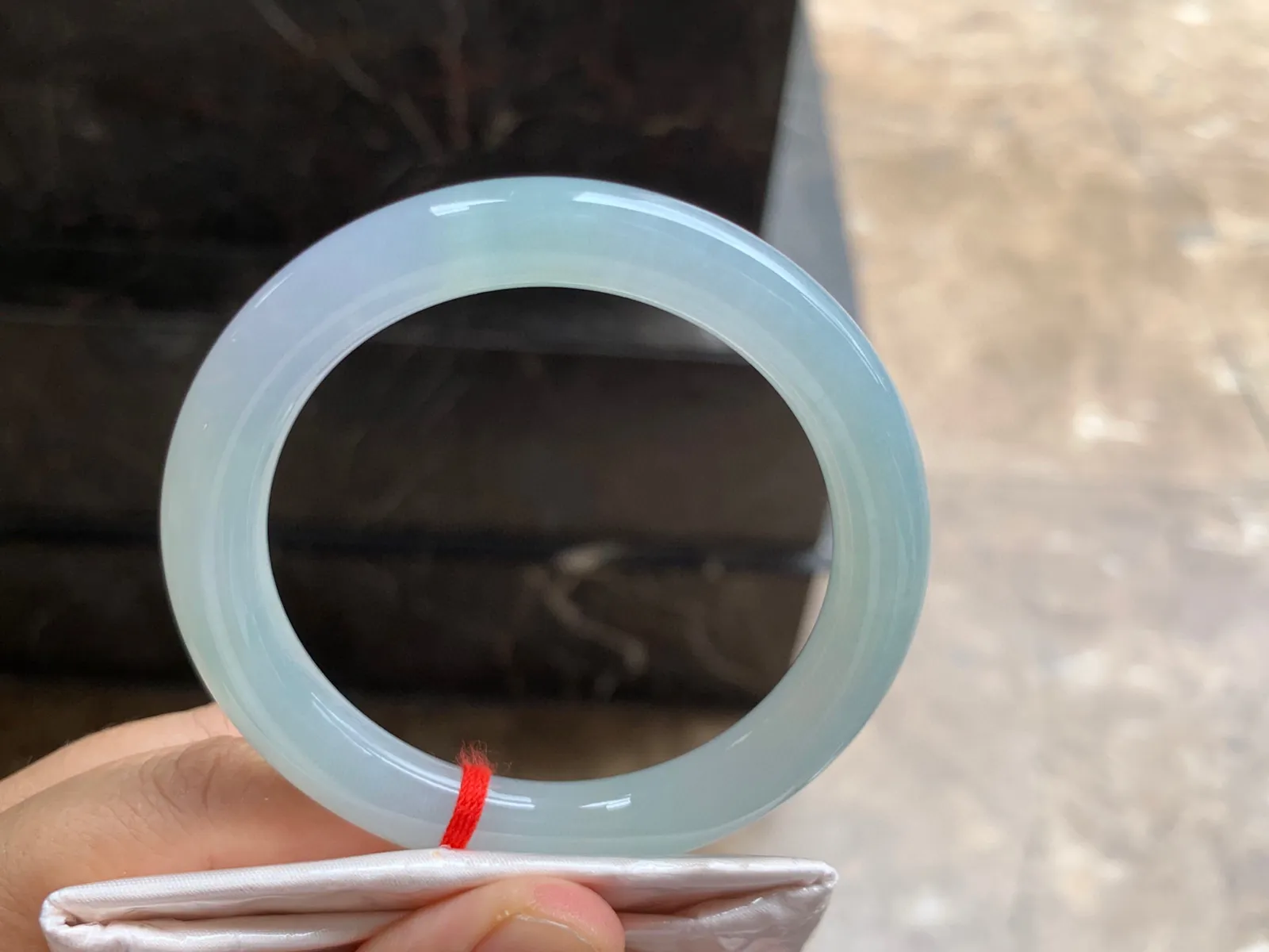 54.5-9.5mm
冰种淡春彩圆条手镯 温润细腻 清新淡雅 上手灵动秀美