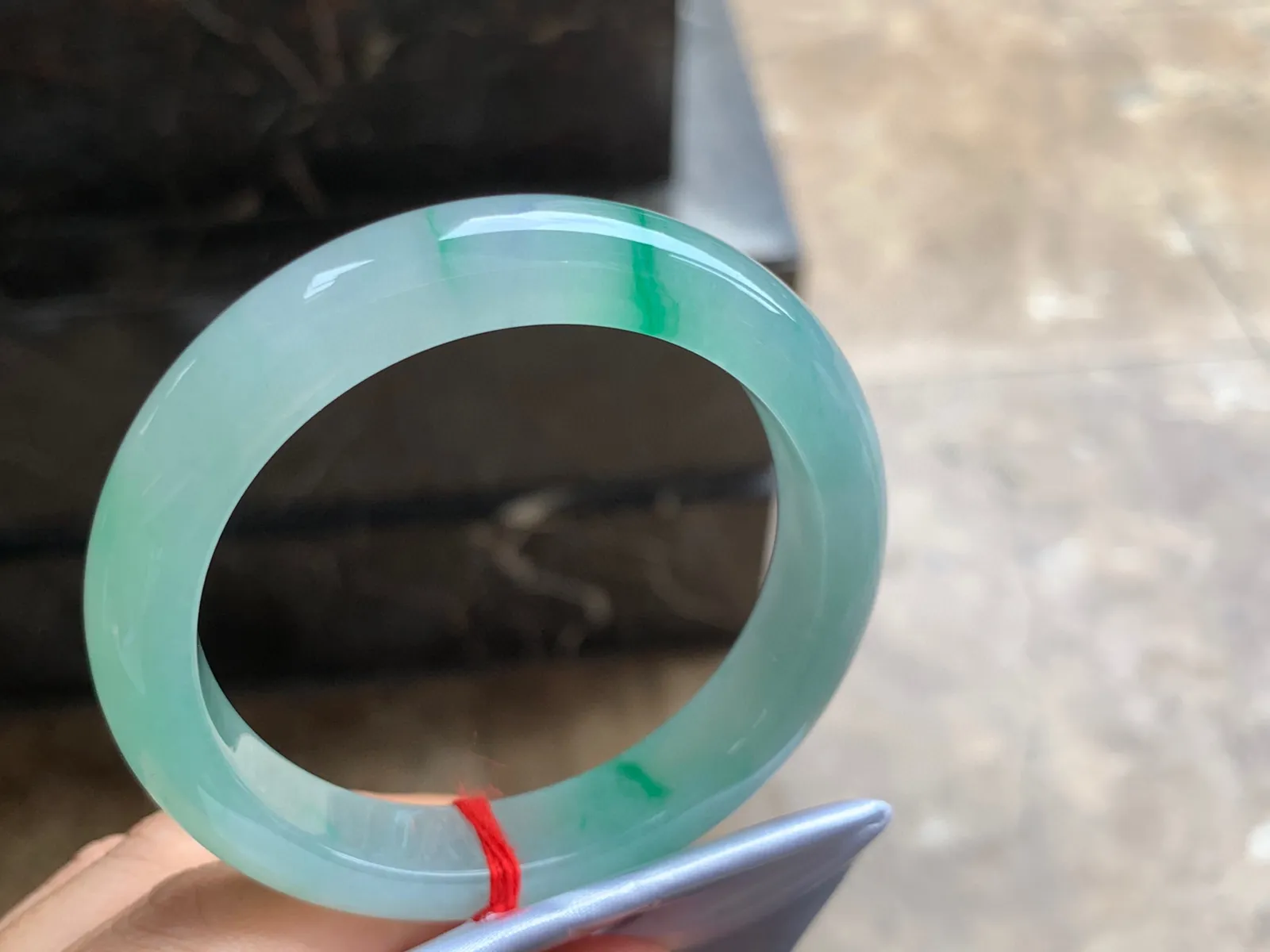 54-11.5-8.5mm
冰种金丝绿手镯 有种有色 上手漂亮