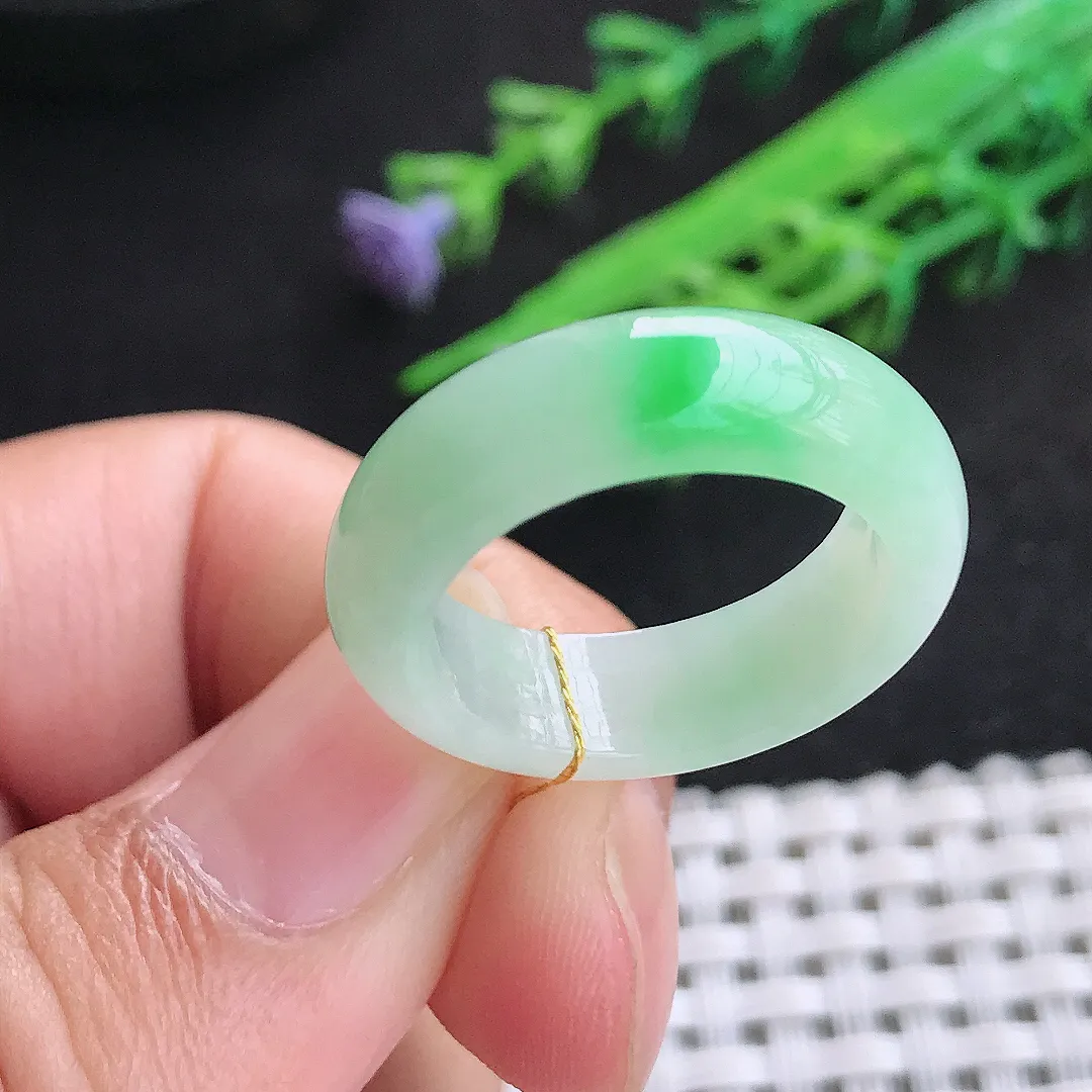 自然光18/6.6/4老坑精美冰润飘阳绿指环戒指翡翠玉石