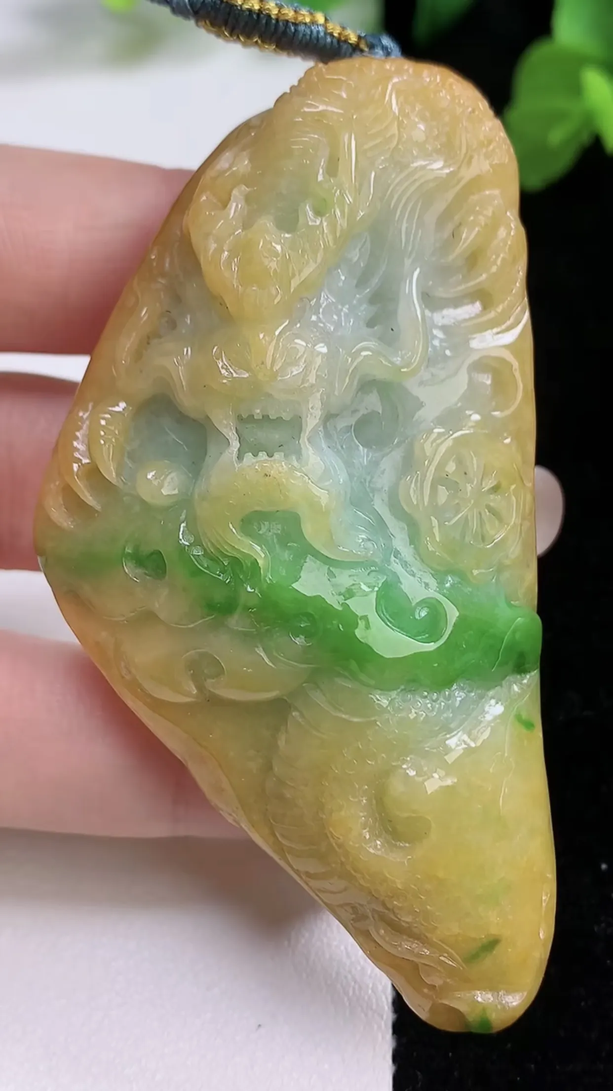 缅甸天然翡翠a货 老坑料起胶冰润 双彩黄加绿霸气龙牌吊坠，尺寸70.3-37.3-19.6mm y 