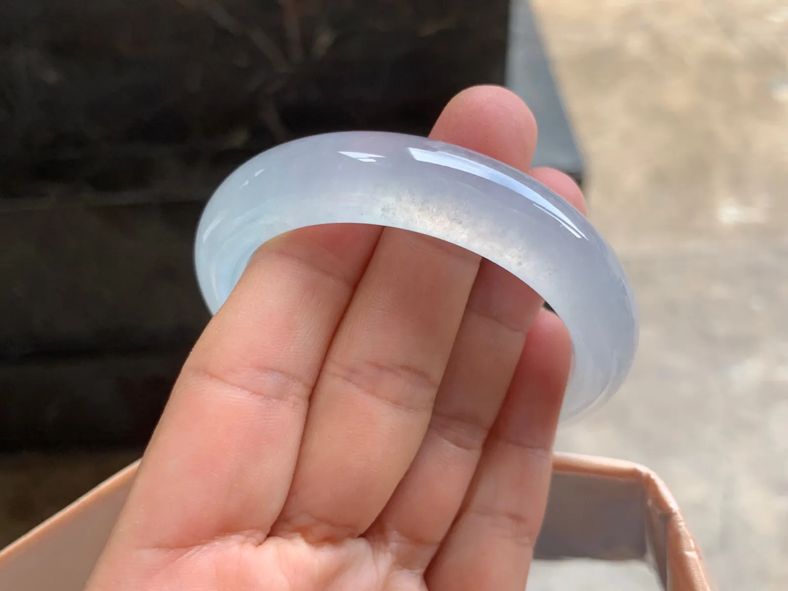 52.5-12.5-8.5mm
白冰手镯 冰透起光 纯净无暇 白月光 上手漂亮