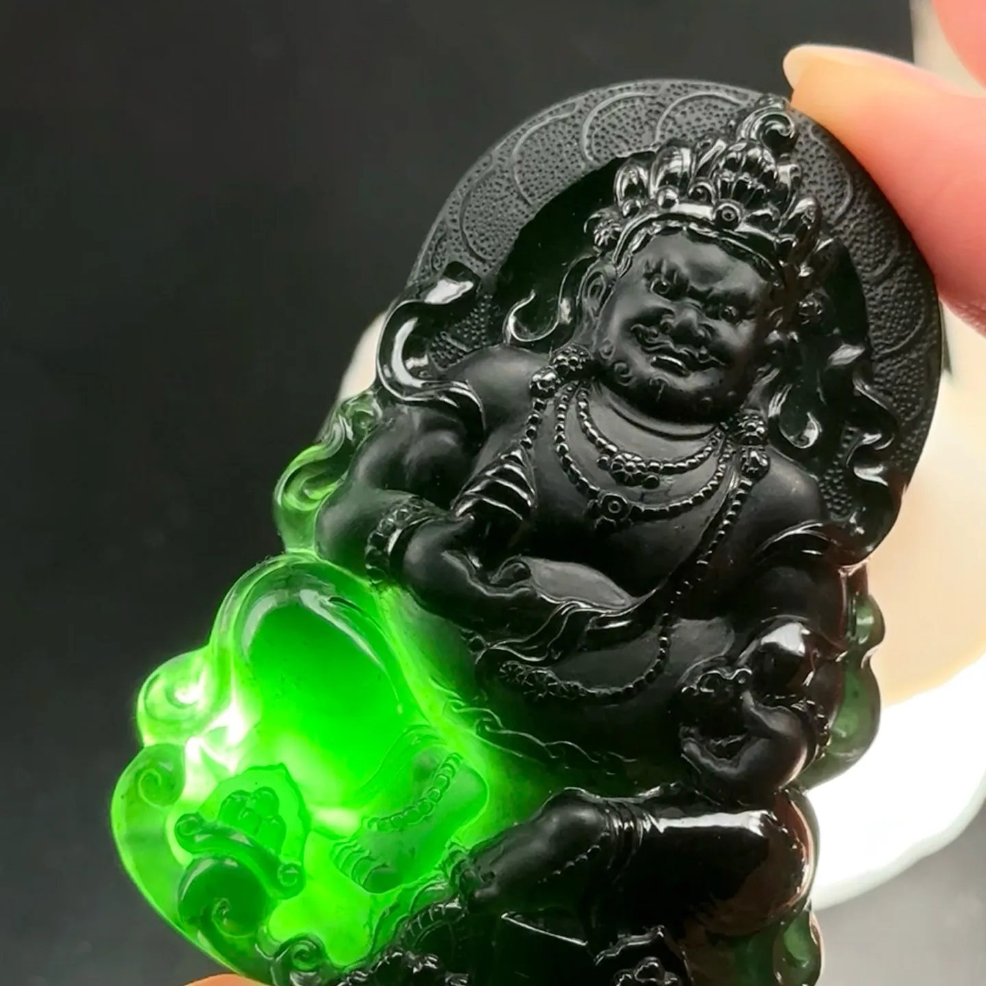精品墨翠黄财神 种好色正 黑度极好 打灯通透 油性十足