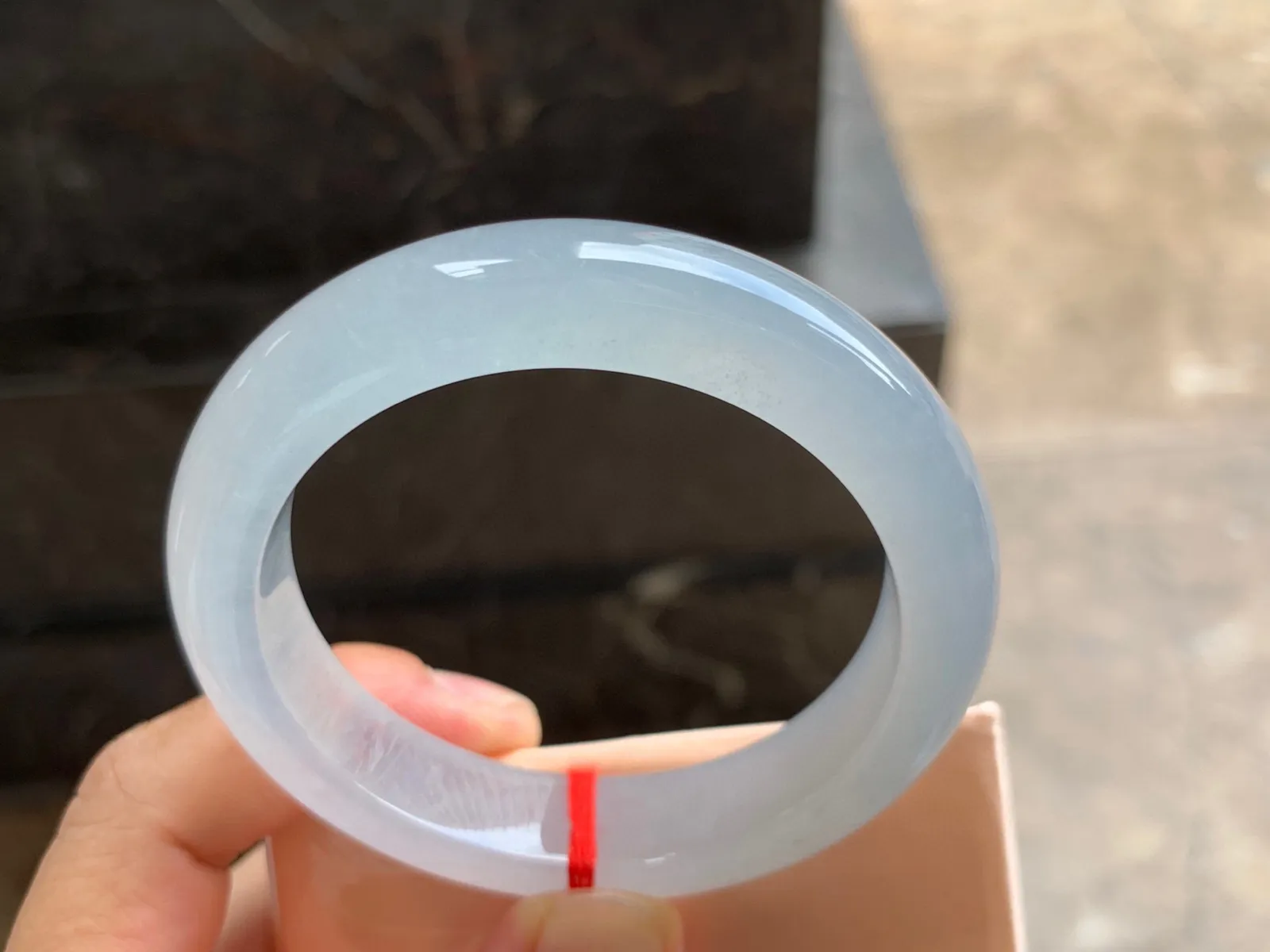 52.5-12.5-8.5mm
白冰手镯 冰透起光 纯净无暇 白月光 上手漂亮