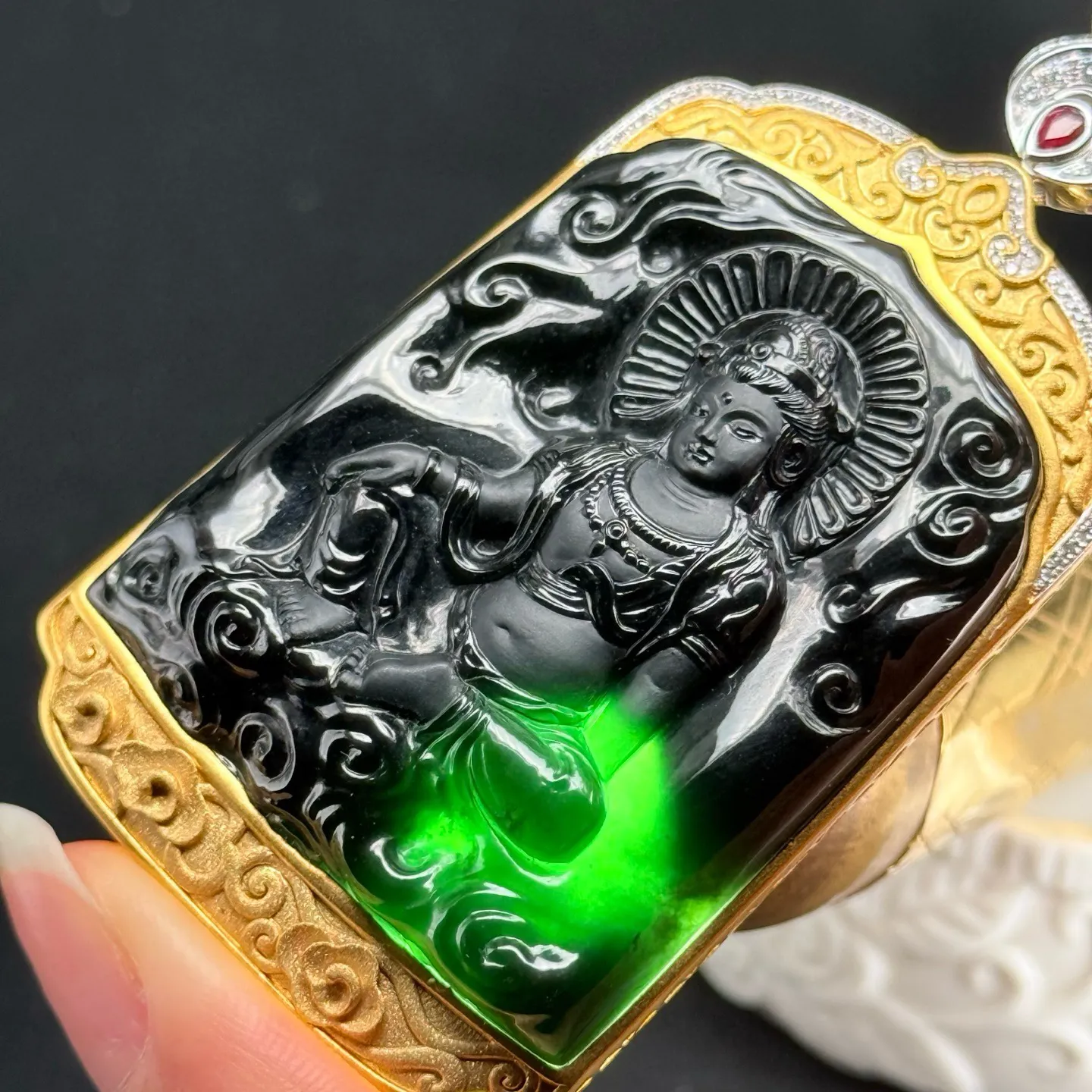 精品墨翠观音 种好色正 黑度极好 打灯通透 油性十足