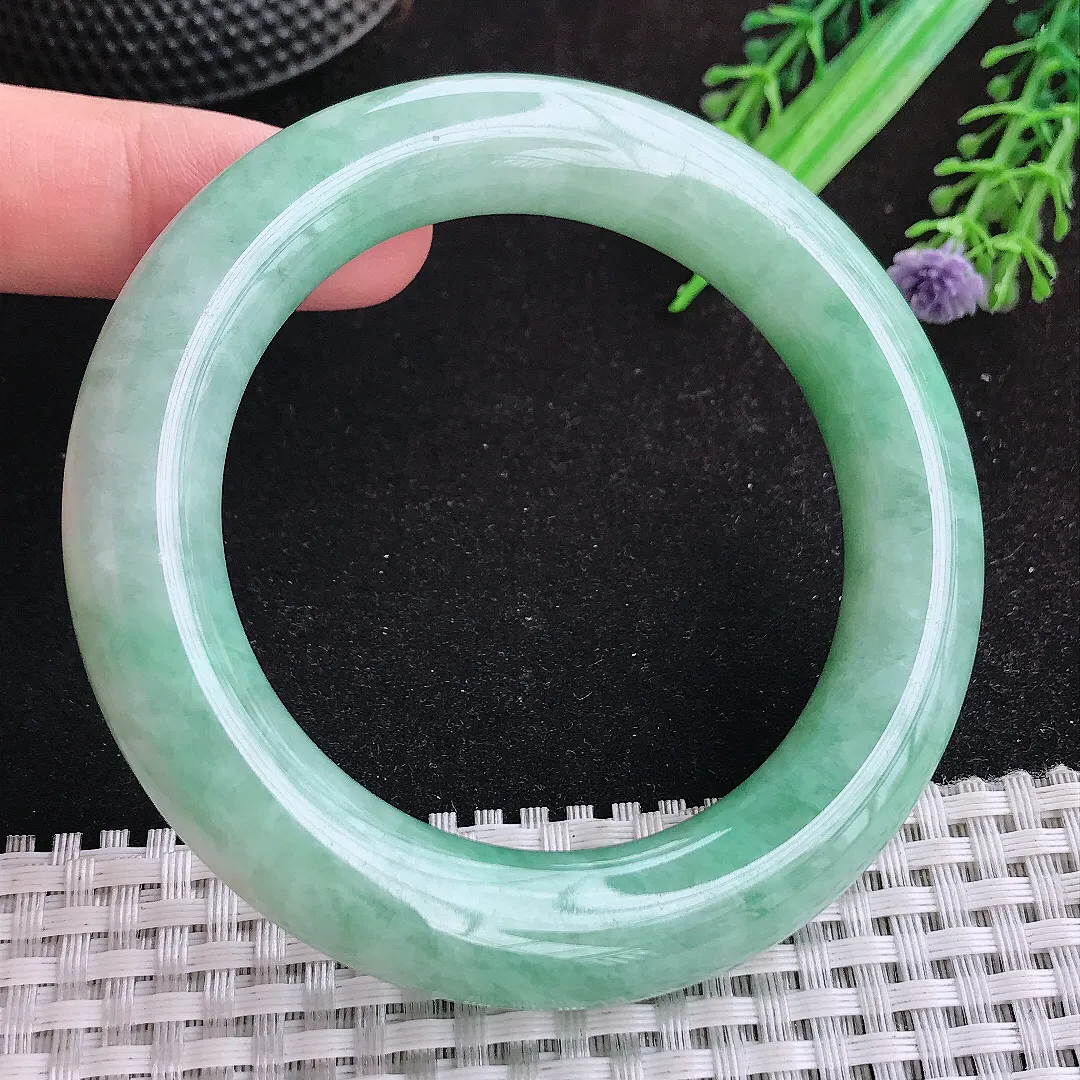 自然光54.5/12.1老坑秀气温润浅绿胖圆条手镯天然翡翠玉镯女款