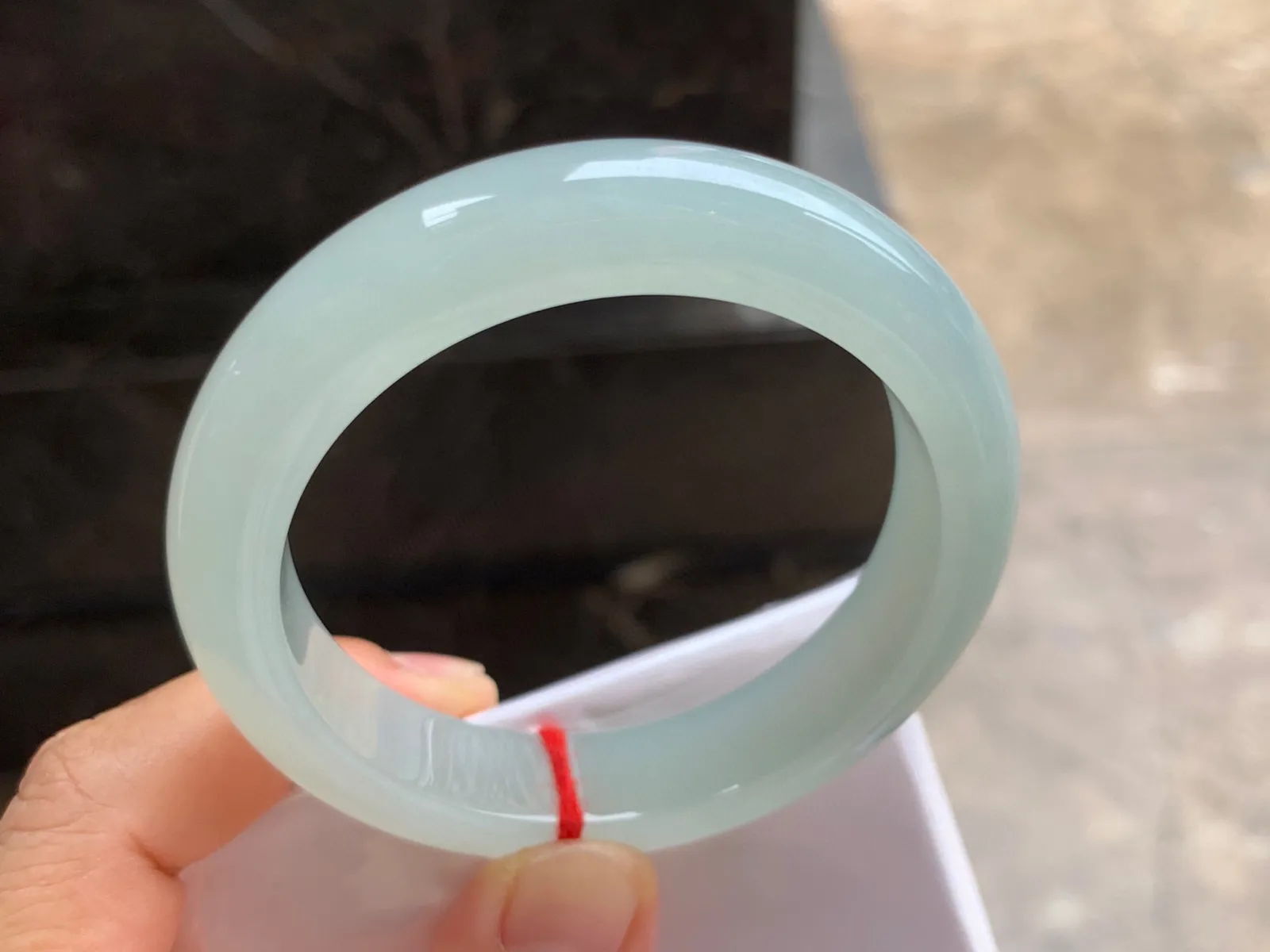 53.5-12.5-9mm
带底色手镯 肉质细嫩 底色很漂亮 拍不出来