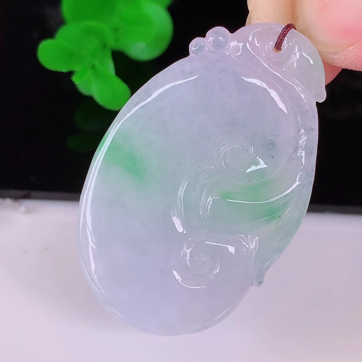 自然光实拍，冰春带彩翡翠如意吊坠，上身效果非常美，饱满大气，工艺美，万事如意，如意一生，#41.26