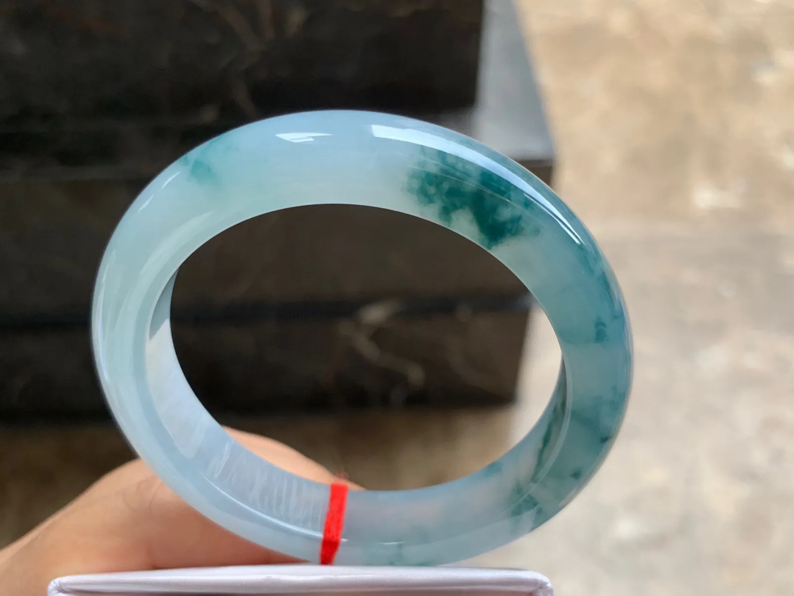 56-12-9mm
冰种飘花手镯 水润光泽 花色灵动 半山半水