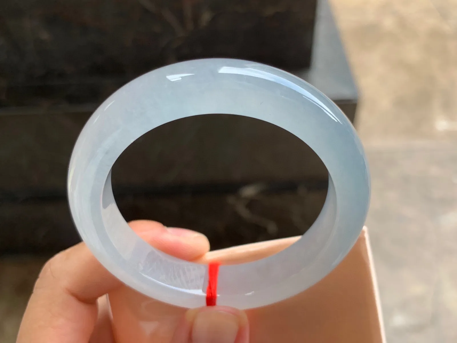 52.5-12.5-8.5mm
白冰手镯 冰透起光 纯净无暇 白月光 上手漂亮