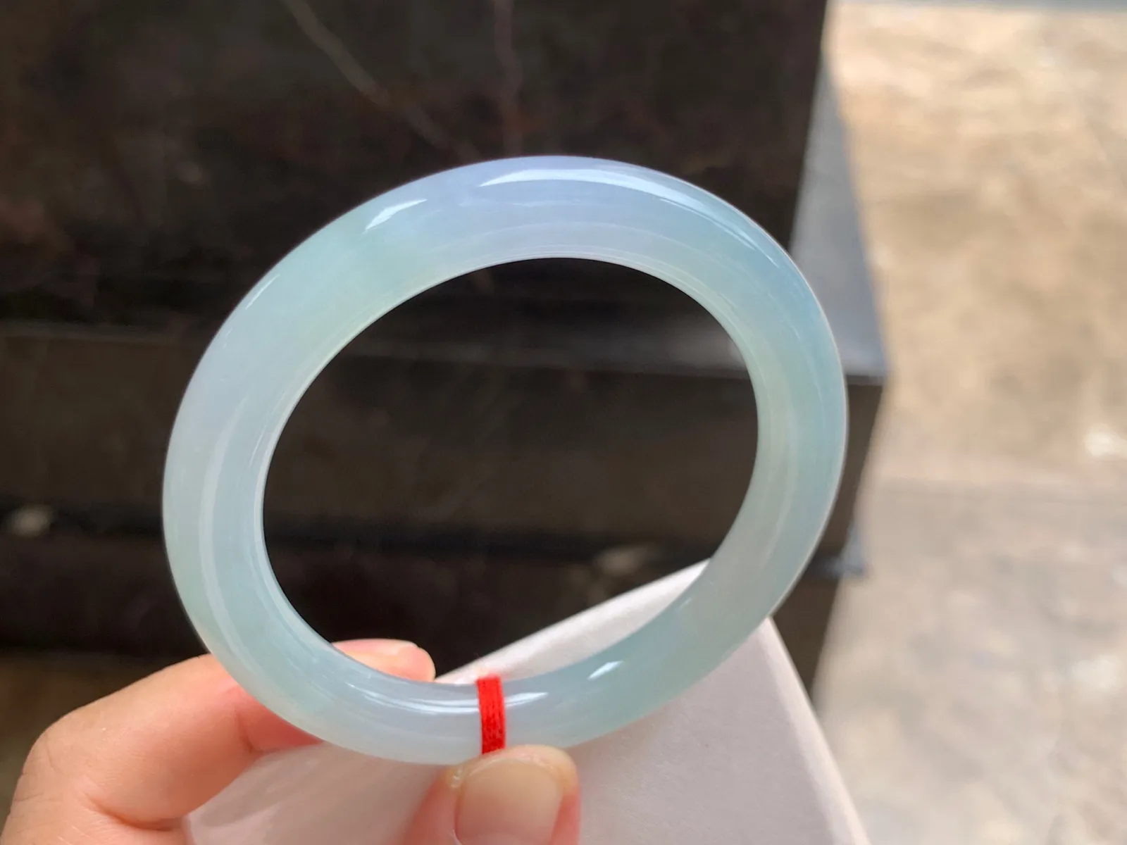 54.5-9.5mm
冰种淡春彩圆条手镯 温润细腻 清新淡雅 上手灵动秀美