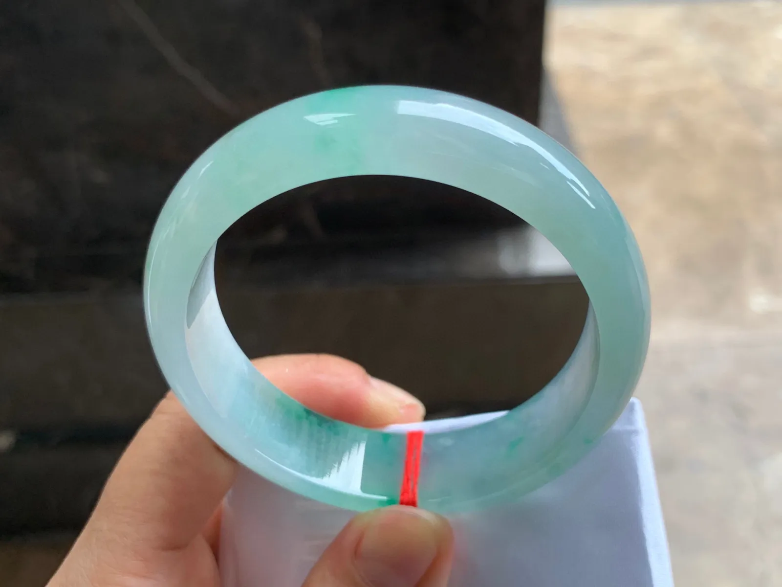 58-15.5-8mm
冰种带色宽版手镯 水润冰透 颜色漂亮 上手大气