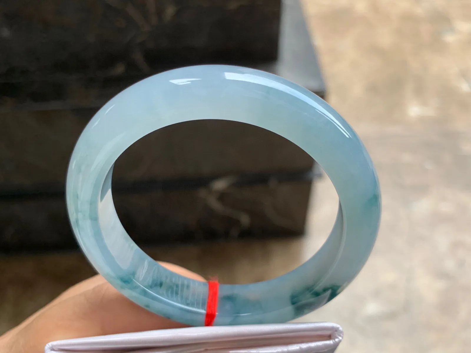 56-12-9mm
冰种飘花手镯 水润光泽 花色灵动 半山半水