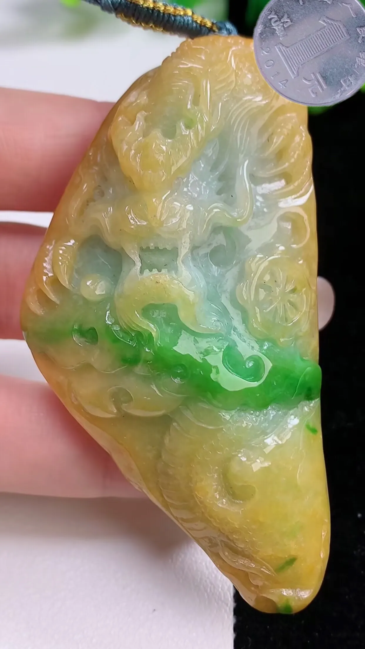 缅甸天然翡翠a货 老坑料起胶冰润 双彩黄加绿霸气龙牌吊坠，尺寸70.3-37.3-19.6mm y 68.93