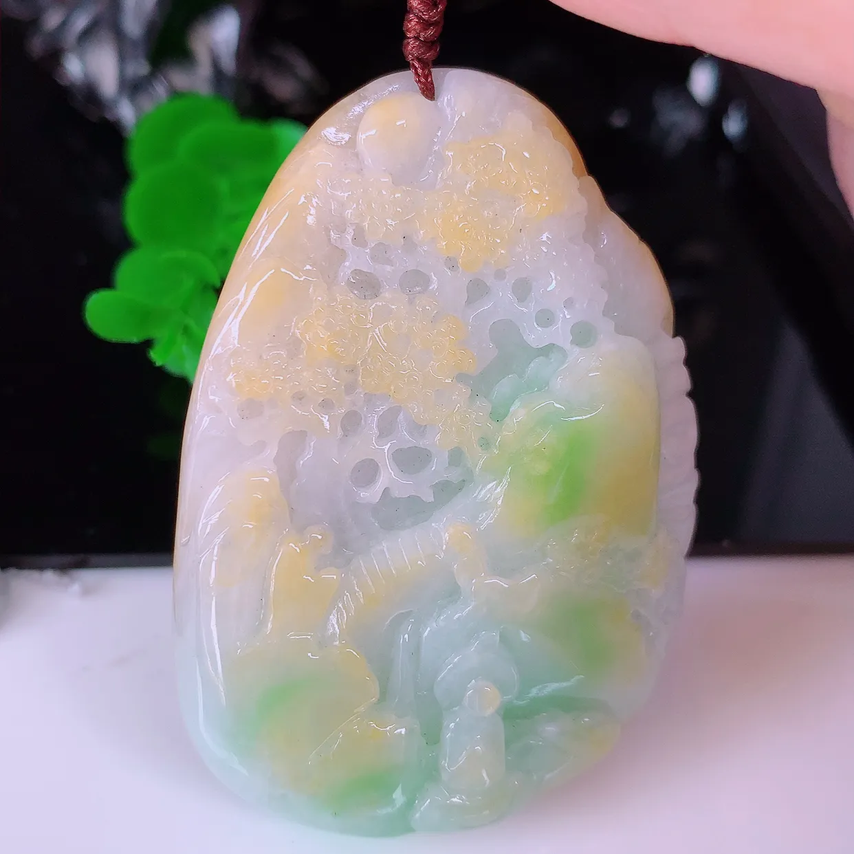 自然光实拍，冰润黄加绿翡翠山水悟道吊坠，三彩山水牌，翡翠悟道寓意“祥和，安宁，吉祥，幸福”，佩戴效果优雅迷人，性价比超高！#41.26