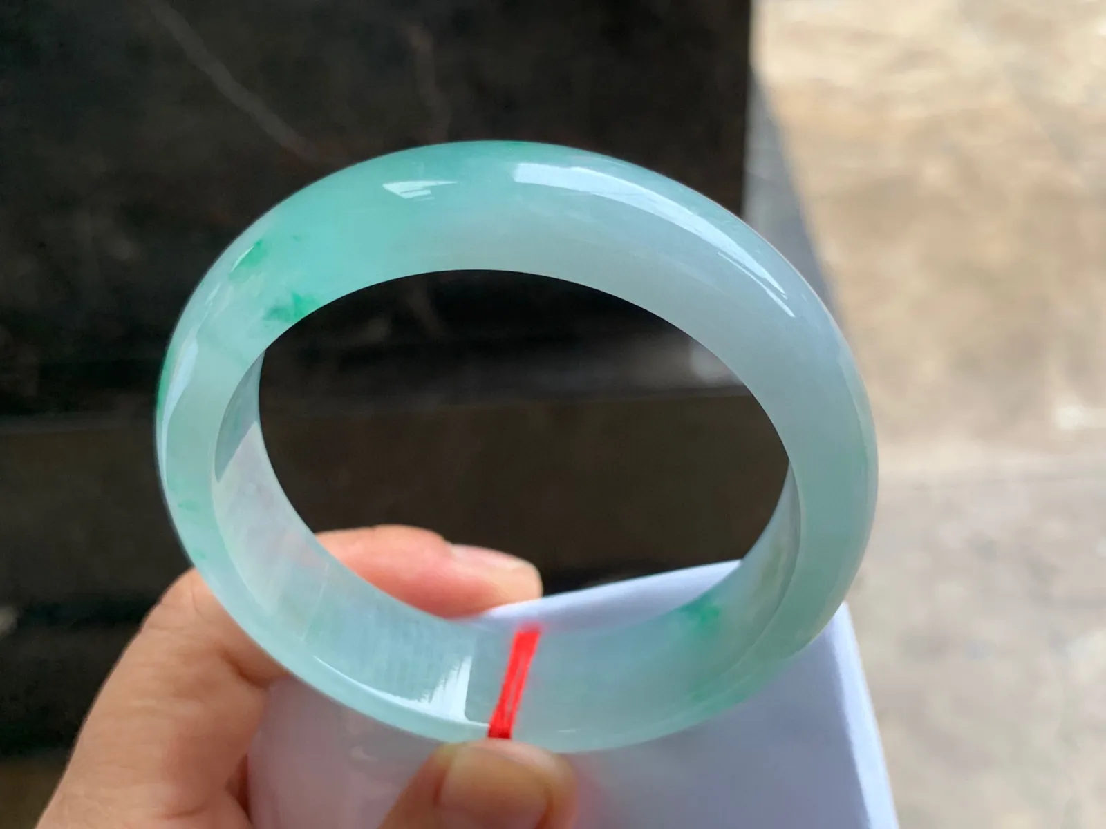 58-15.5-8mm
冰种带色宽版手镯 水润冰透 颜色漂亮 上手大气