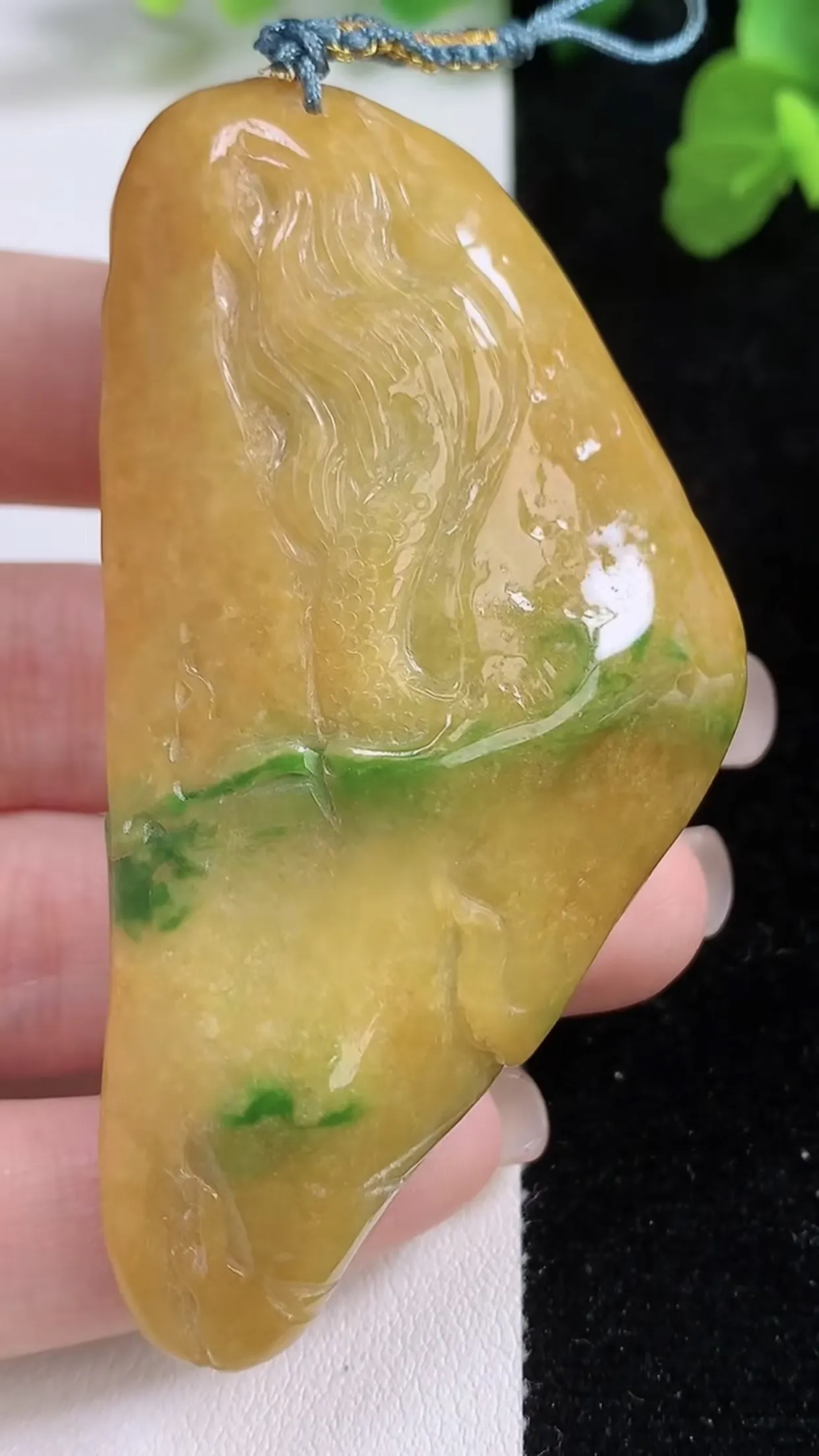 缅甸天然翡翠a货 老坑料起胶冰润 双彩黄加绿霸气龙牌吊坠，尺寸70.3-37.3-19.6mm y 68.93