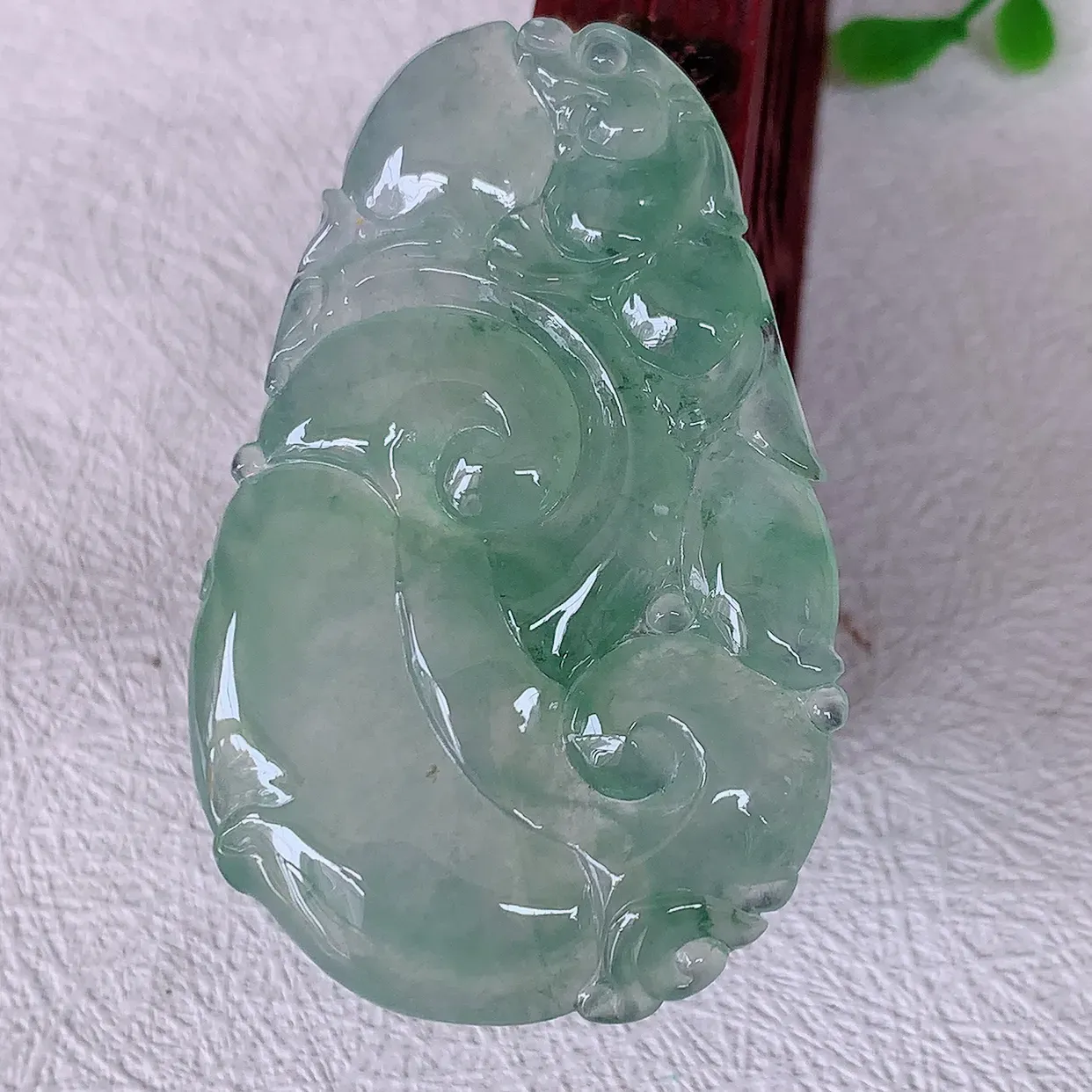 自然光实拍，冰种如意吊坠，翡翠如意，上身效果非常美，饱满大气，工艺美，万事如意，如意一生 #01.26