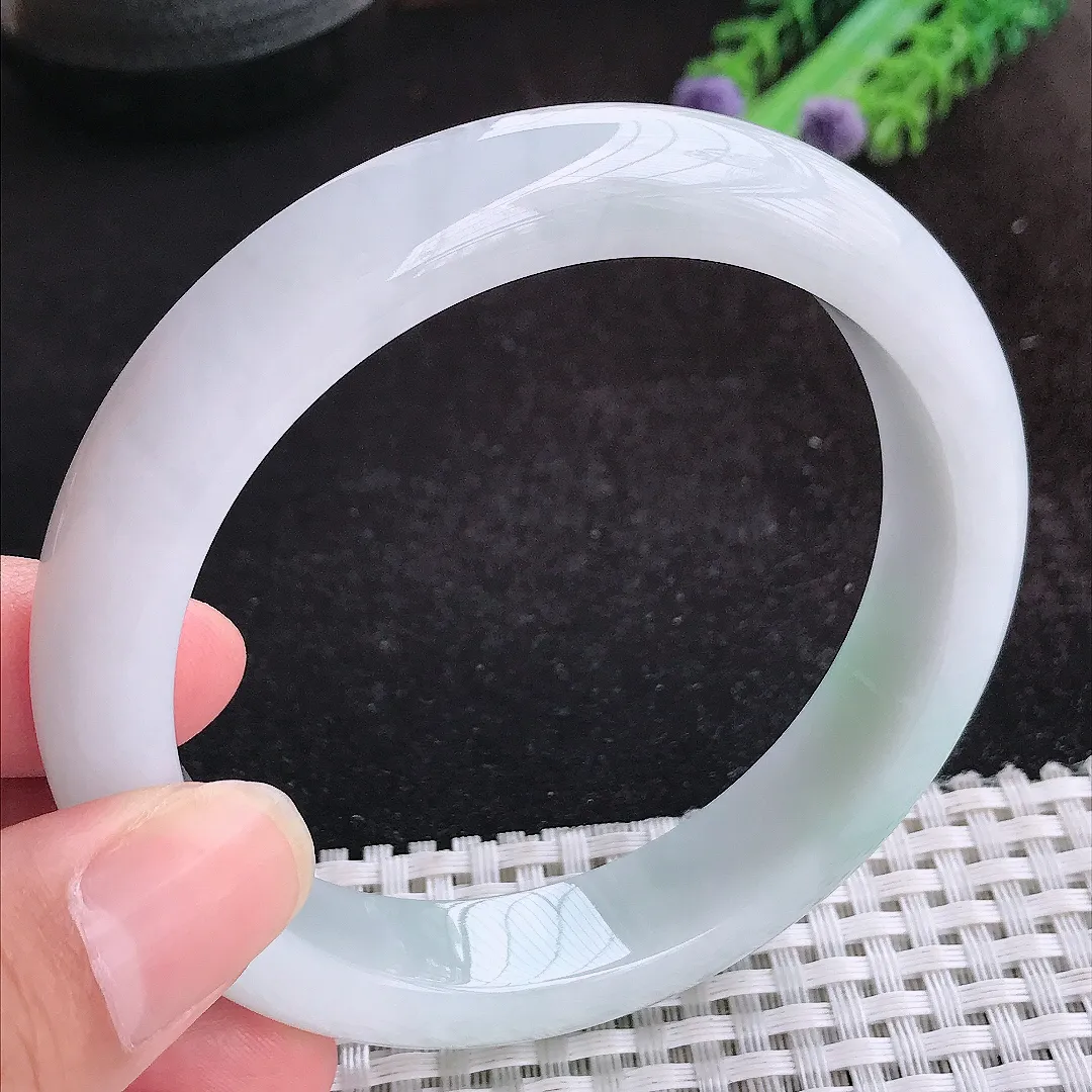 自然光60.5/13/8.8老坑冰胶水灵宽边手镯天然翡翠玉镯女款