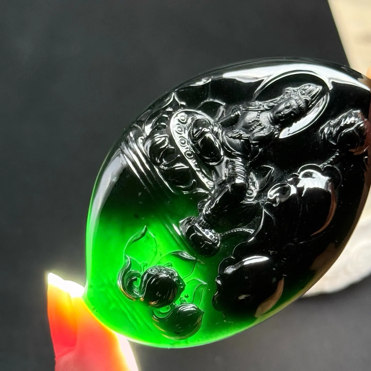 墨翠观音 种好色正 黑度极好 打灯通透 油性十足