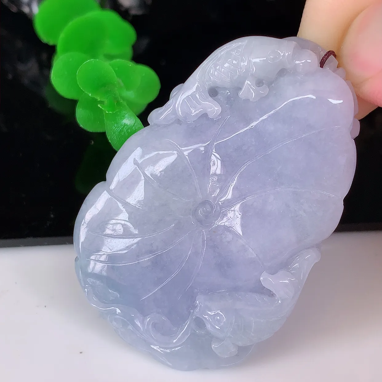自然光实拍，冰润紫罗兰翡翠荷叶鱼、和和美美玉坠，财源广进，自然隐逸、荷本是素不着尘之物，有和美之寓意。#05.26
