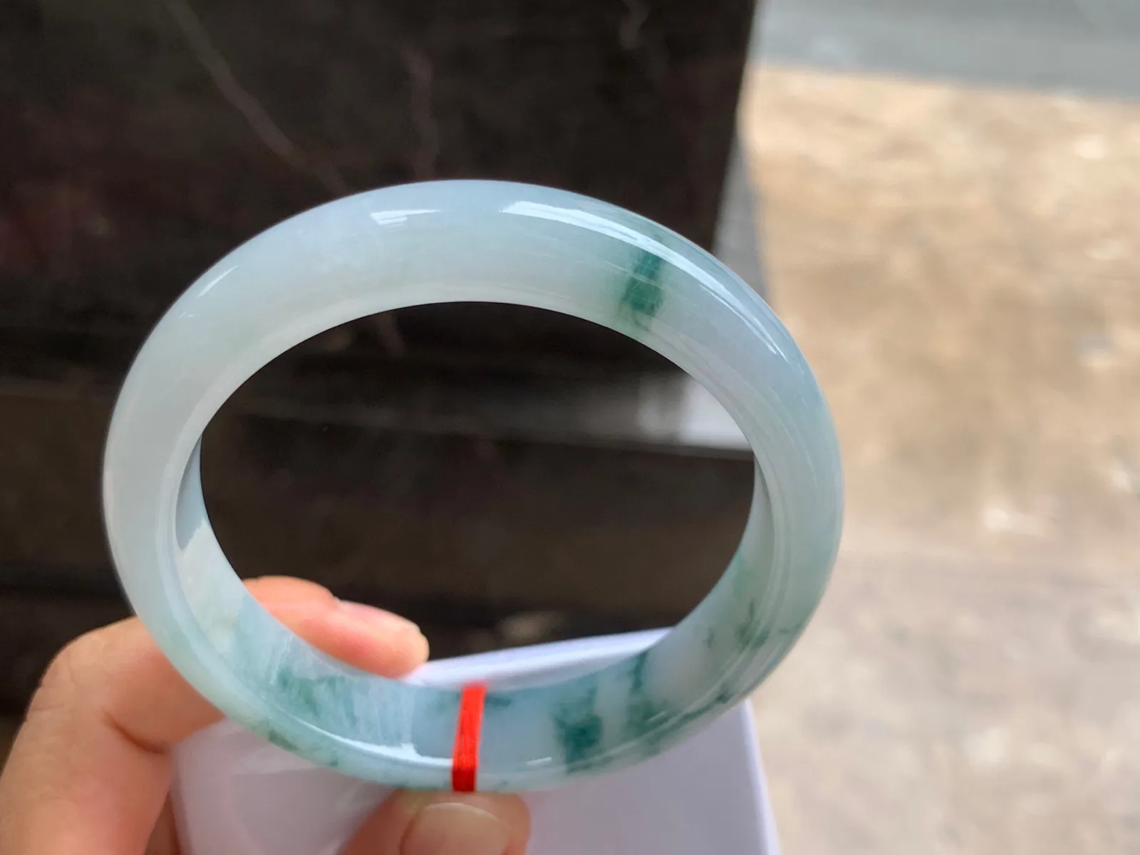 60.5-13-8.5mm
飘花手镯 底子细腻