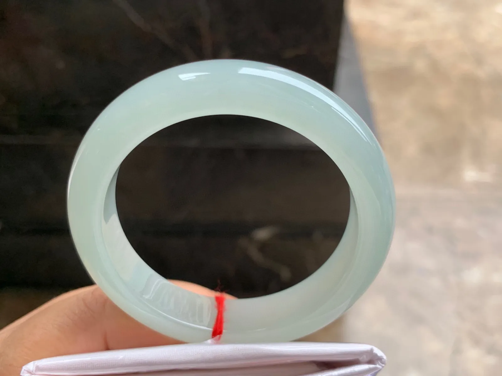 53.5-12.5-9mm
带底色手镯 肉质细嫩 底色很漂亮 拍不出来