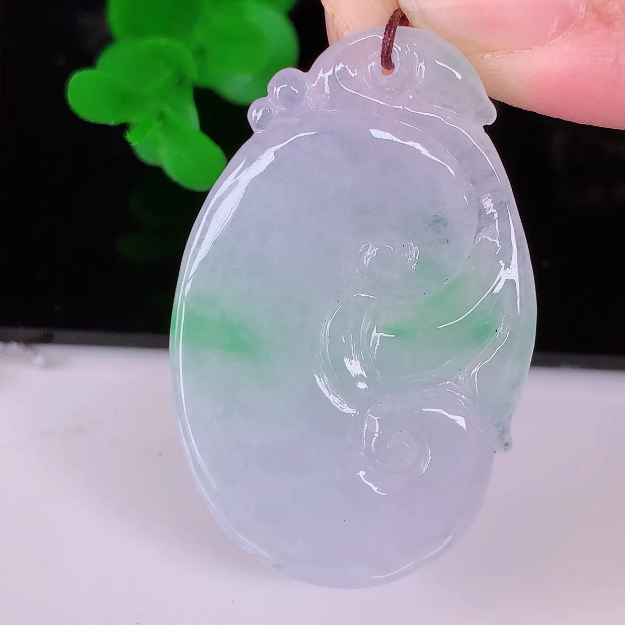 自然光实拍，冰春带彩翡翠如意吊坠，上身效果非常美，饱满大气，工艺美，万事如意，如意一生，#41.26