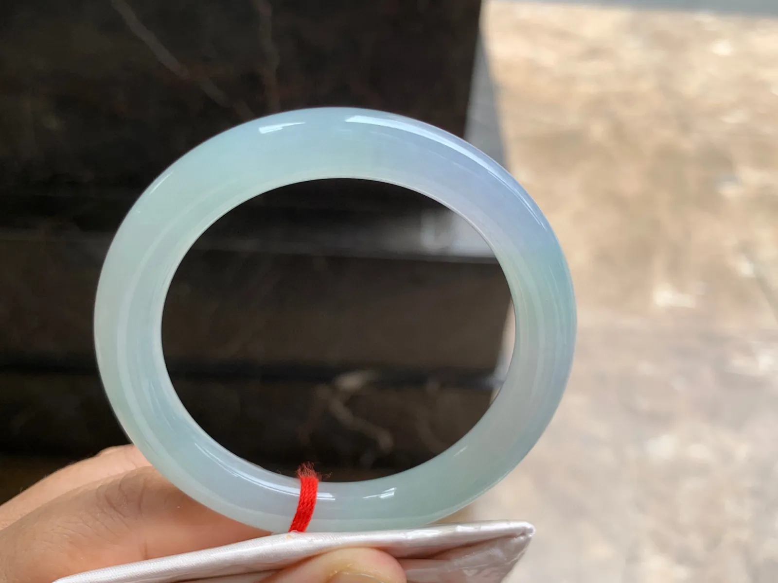 54.5-9.5mm
冰种淡春彩圆条手镯 温润细腻 清新淡雅 上手灵动秀美