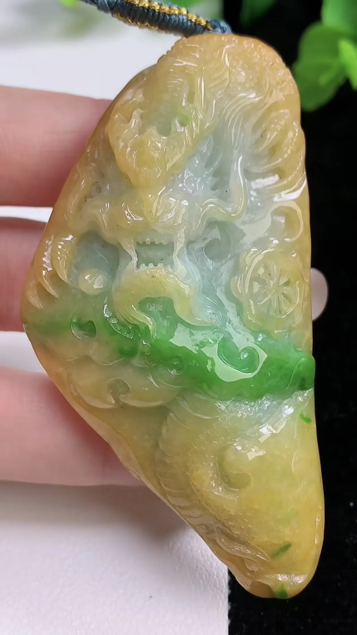 缅甸天然翡翠a货 老坑料起胶冰润 双彩黄加绿霸气龙牌吊坠，尺寸70.3-37.3-19.6mm y 68.93