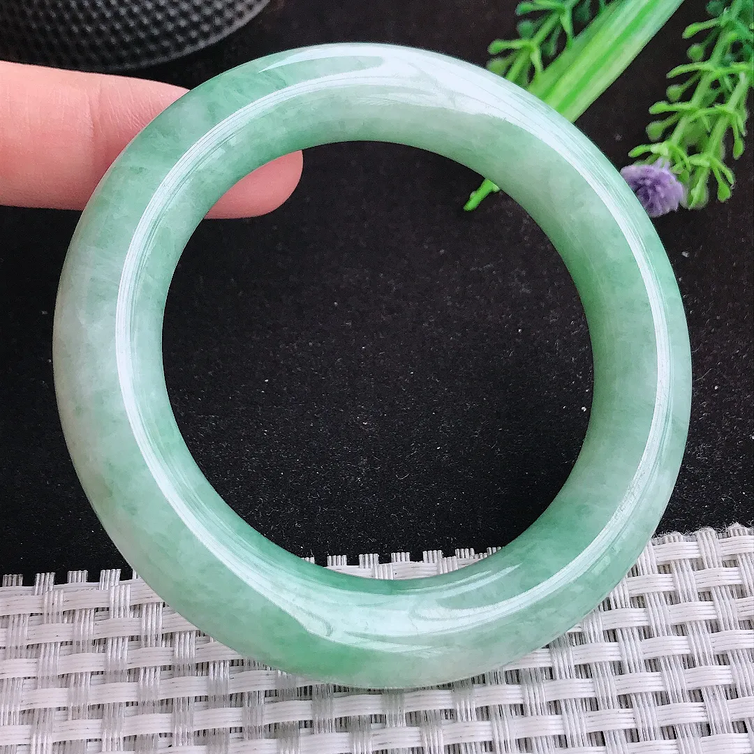 自然光54.5/12.1老坑秀气温润浅绿胖圆条手镯天然翡翠玉镯女款