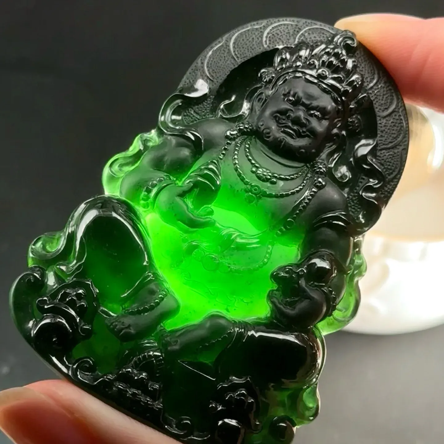 精品墨翠黄财神 种好色正 黑度极好 打灯通透 油性十足