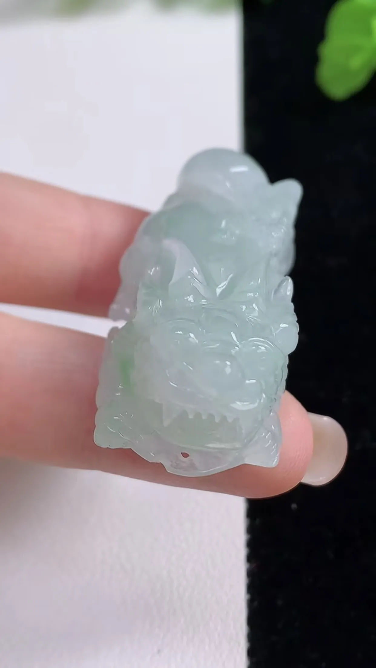 缅甸天然翡翠a货 老坑料起胶冰润 飘绿招财霸气貔貅吊坠，尺寸49-20.8-13.8mm  y 27.37
