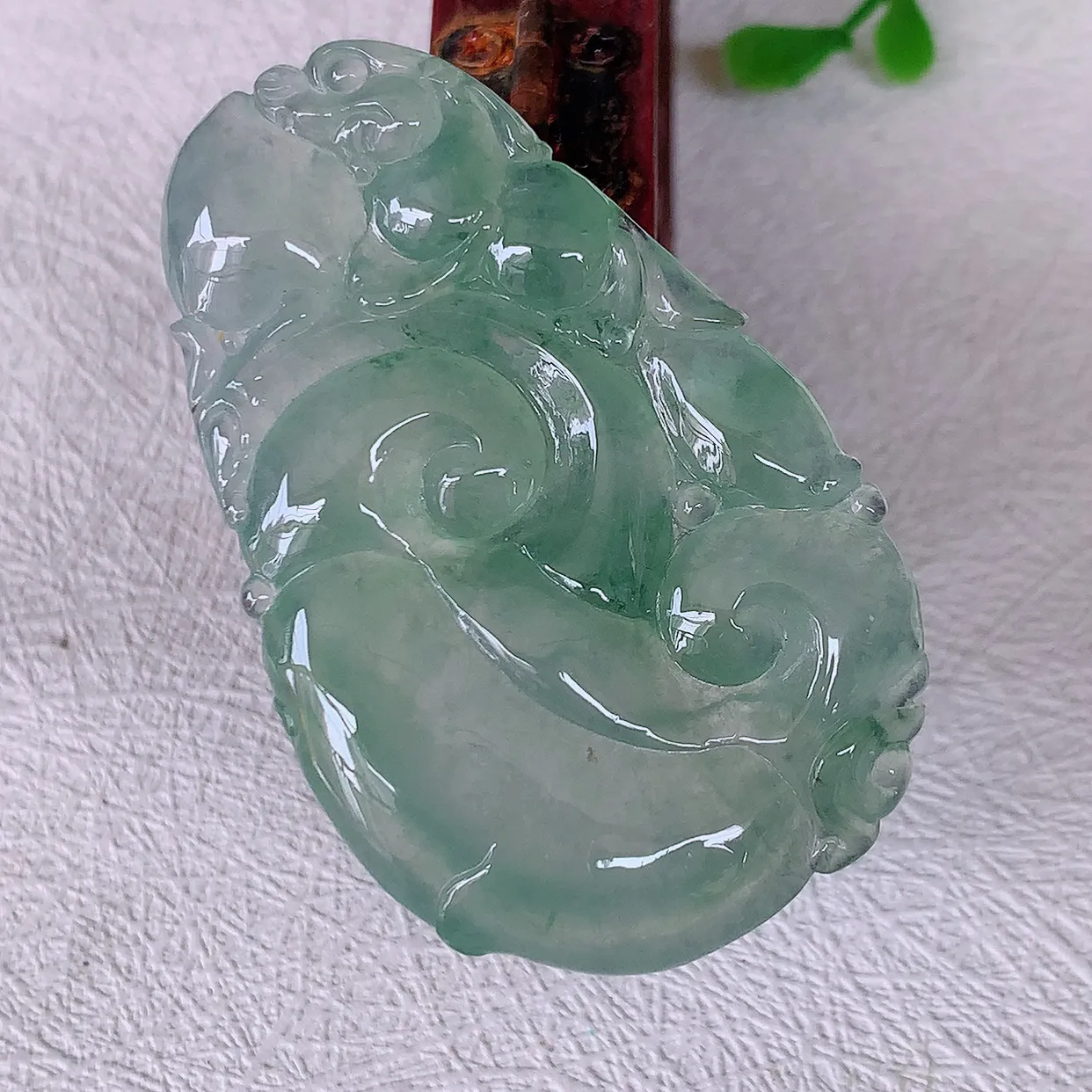 自然光实拍，冰种如意吊坠，翡翠如意，上身效果非常美，饱满大气，工艺美，万事如意，如意一生 #01.2