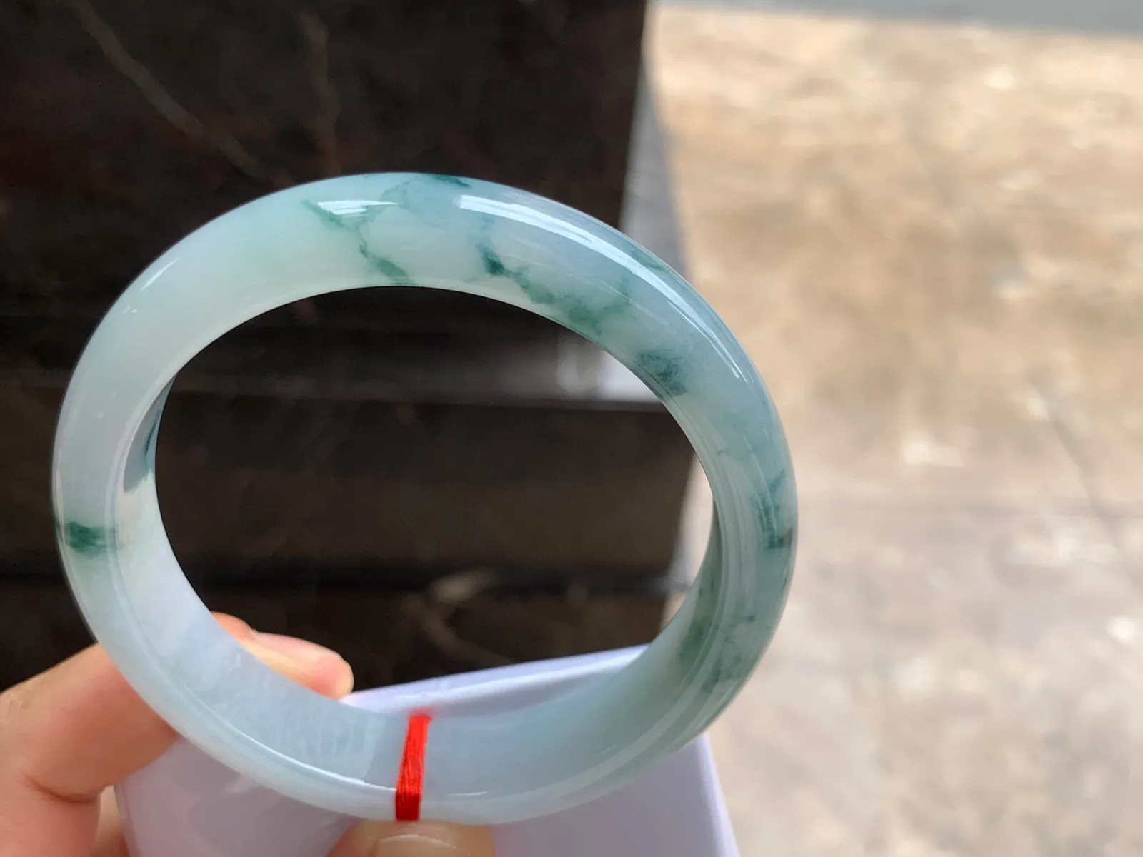 60.5-13-8.5mm
飘花手镯 底子细腻