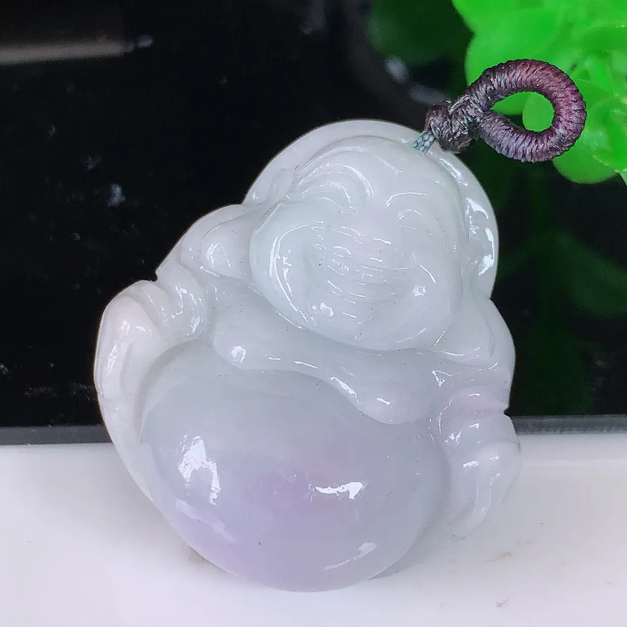 自然光实拍，冰润紫罗兰翡翠佛公吊坠，翡翠开心笑佛，种老水足，颜色漂亮，立体饱满圆润，佩戴效果赞#1.26