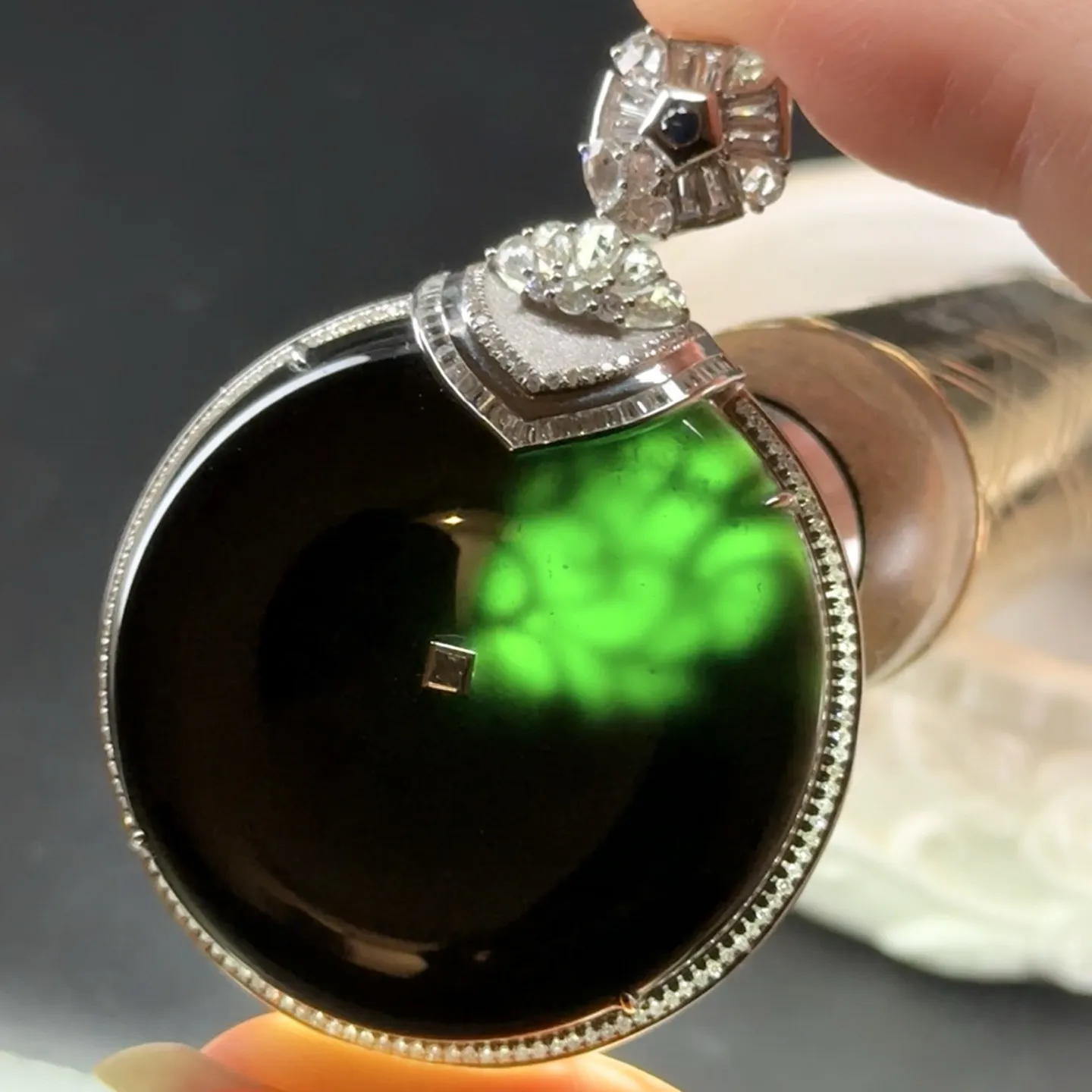精品墨翠超大平安扣 种好色正 黑度极好 打灯通透 油性十足 收藏佳品