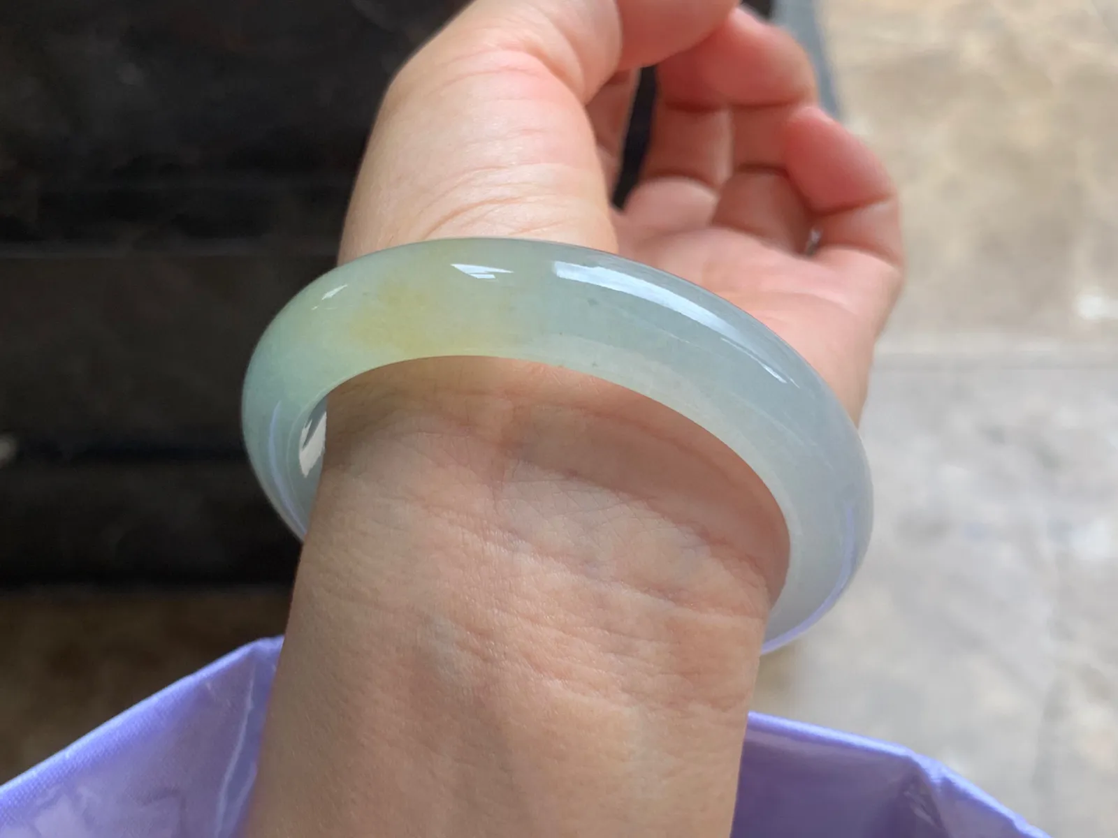 56-12.5-8mm
冰种黄翡手镯 水润光泽 颜色漂亮