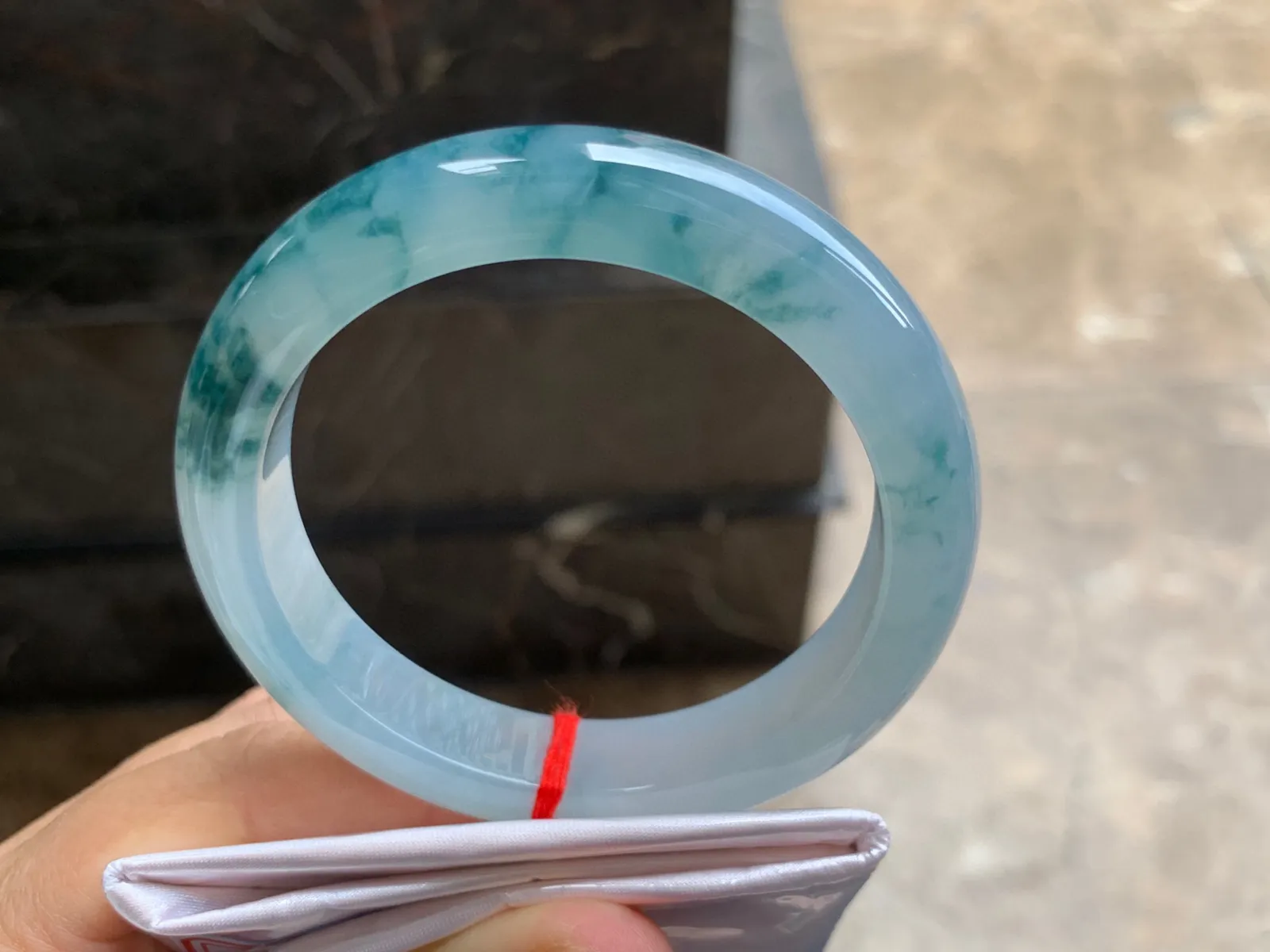 56-12-9mm
冰种飘花手镯 水润光泽 花色灵动 半山半水