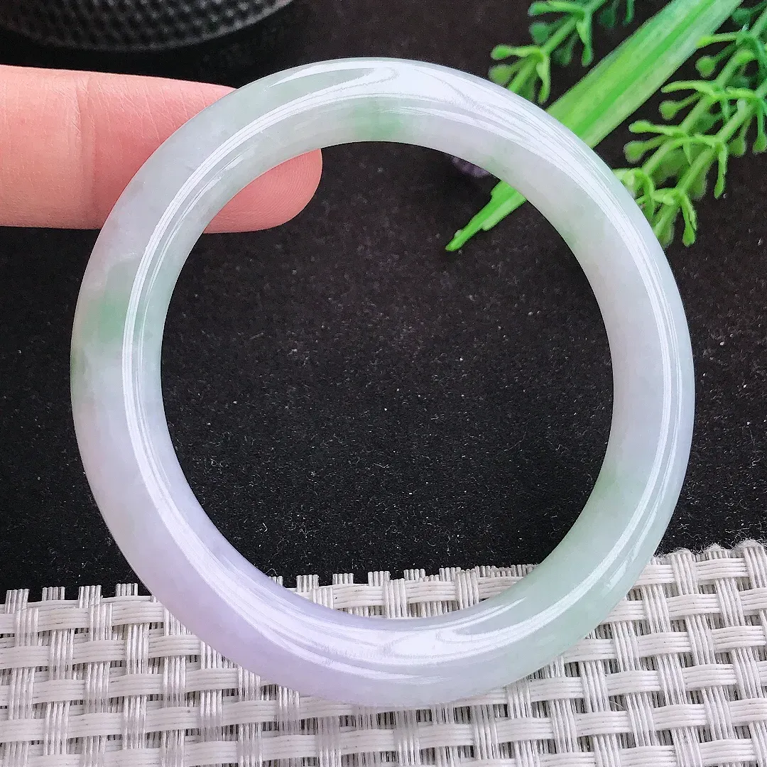 自然光51.5/8.8老坑精美冰润春带彩圆条手镯天然翡翠玉镯女款
