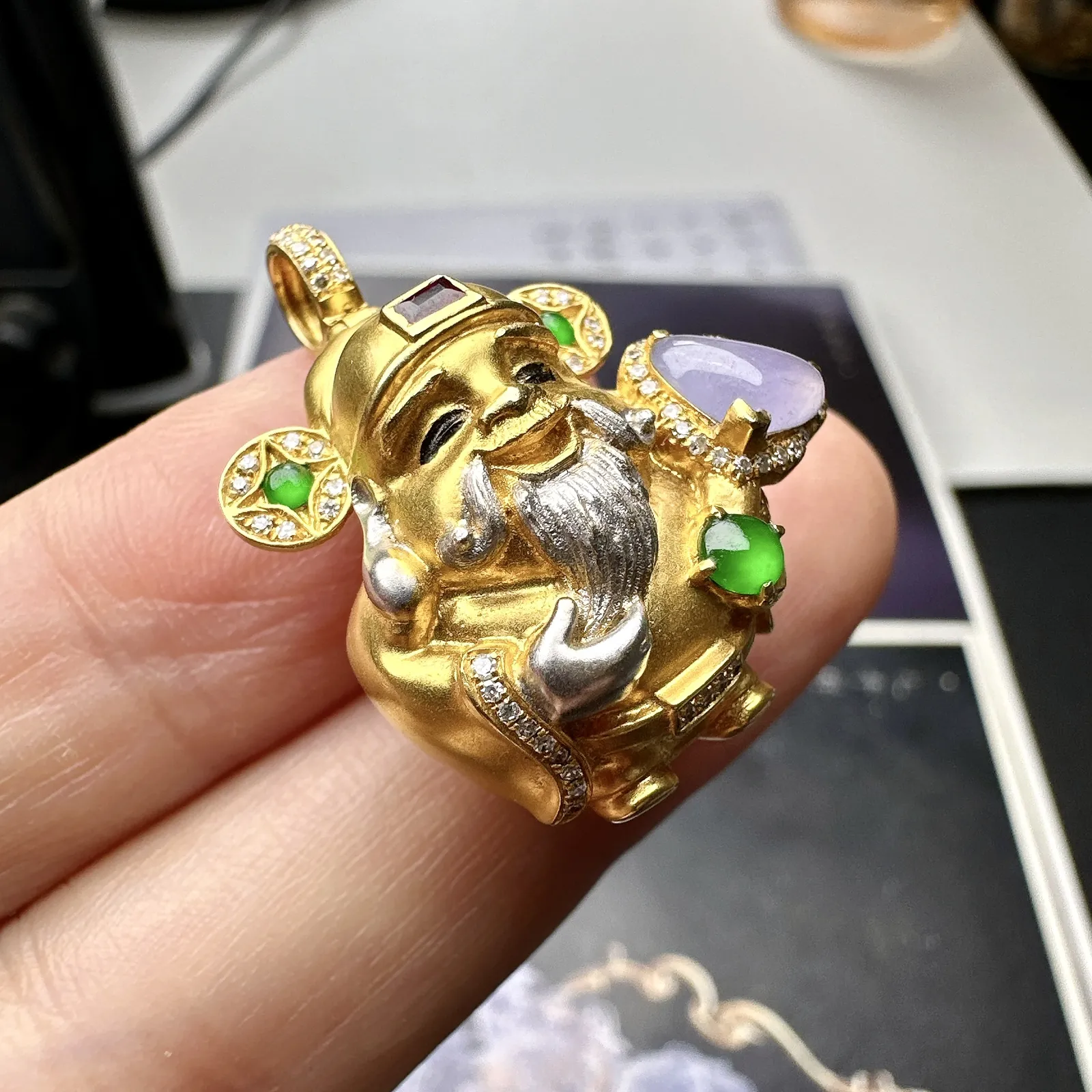 【冰种紫心形财神】镶嵌款吊坠，质地细腻，饱满圆润，笑口常开，18k金钻镶嵌，裸石尺寸5.9*7.1*2.5毫米