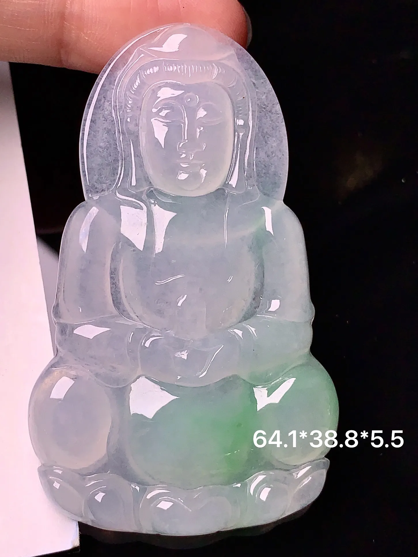 飘绿观音吊坠 玉质细腻 水润亮眼  整体尺寸64.1*38.8*5.5