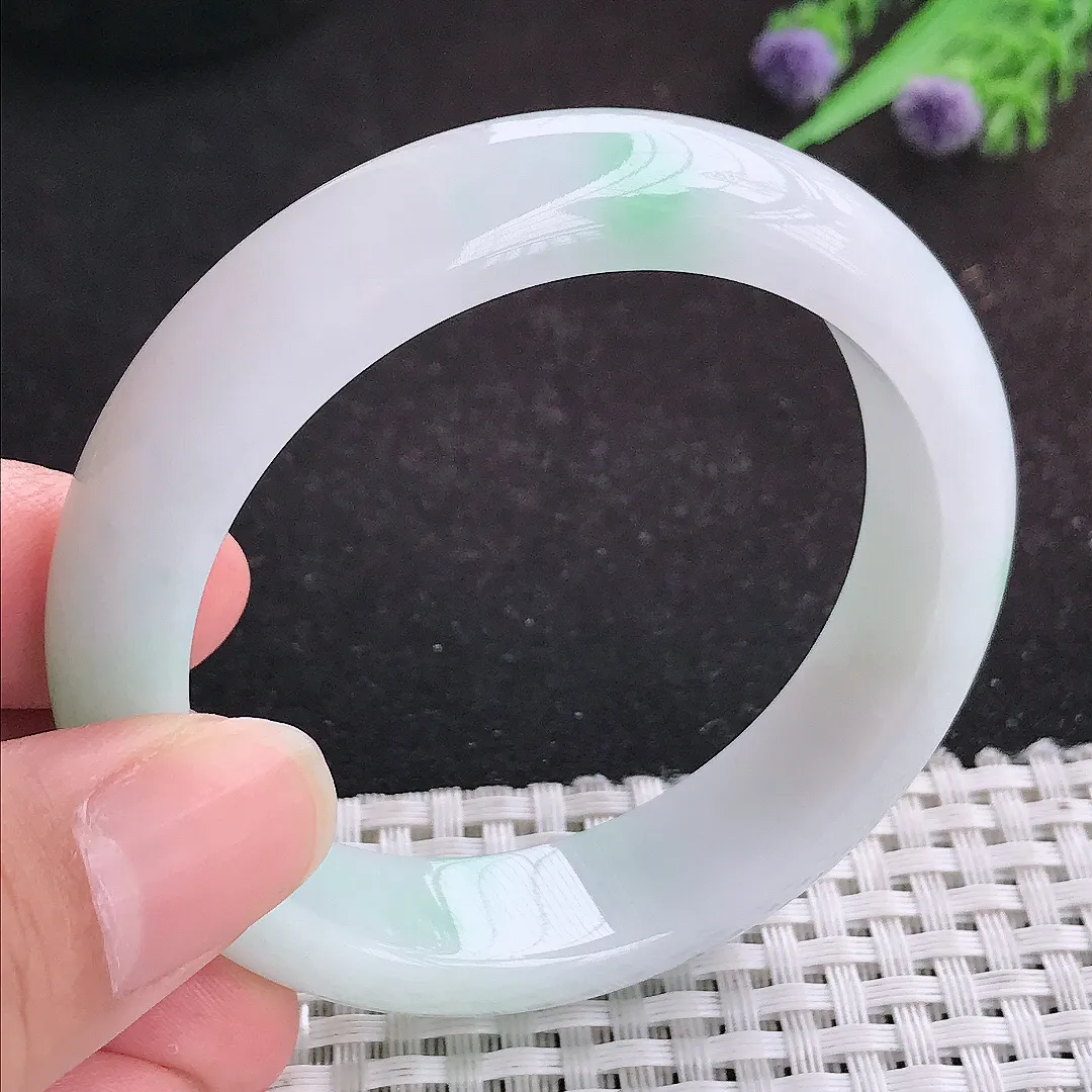自然光52.5/13.5/8.1老坑秀气冰润白底青飘阳绿手镯天然翡翠玉镯女款