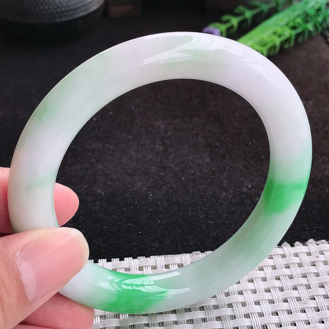 自然光60/10.6/11.2老坑精美飘阳绿大圈口圆条手镯天然翡翠玉镯女款