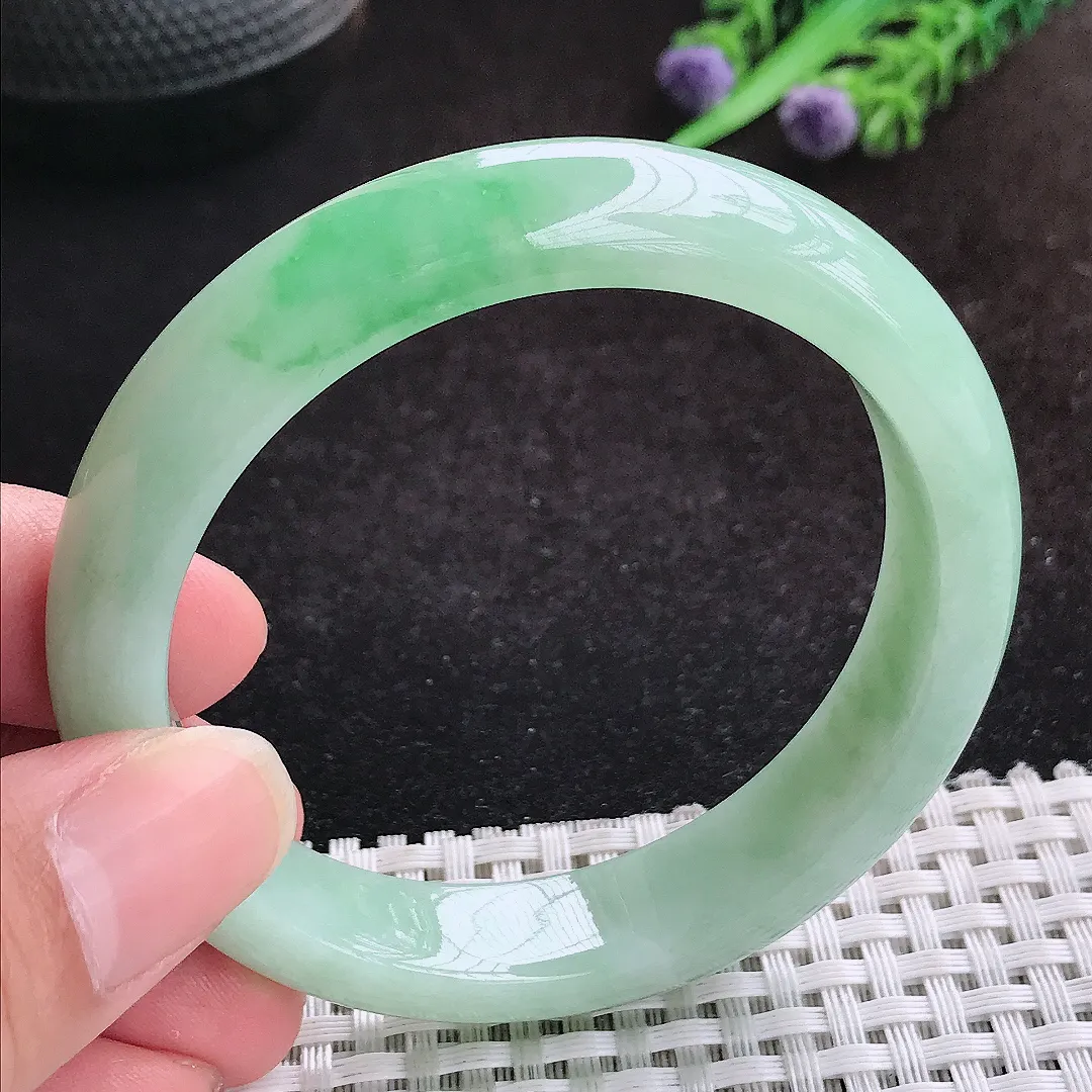 自然光55/12.5/8.2老坑冰润起胶满绿手镯天然翡翠玉镯女款